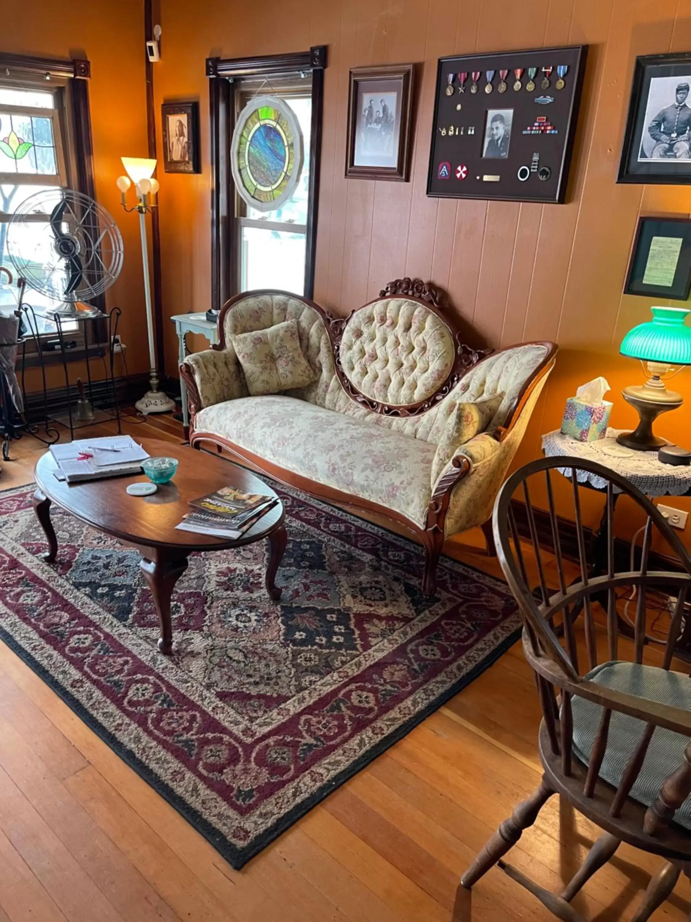 Seating Area in Downtown B&B with Jacuzzi