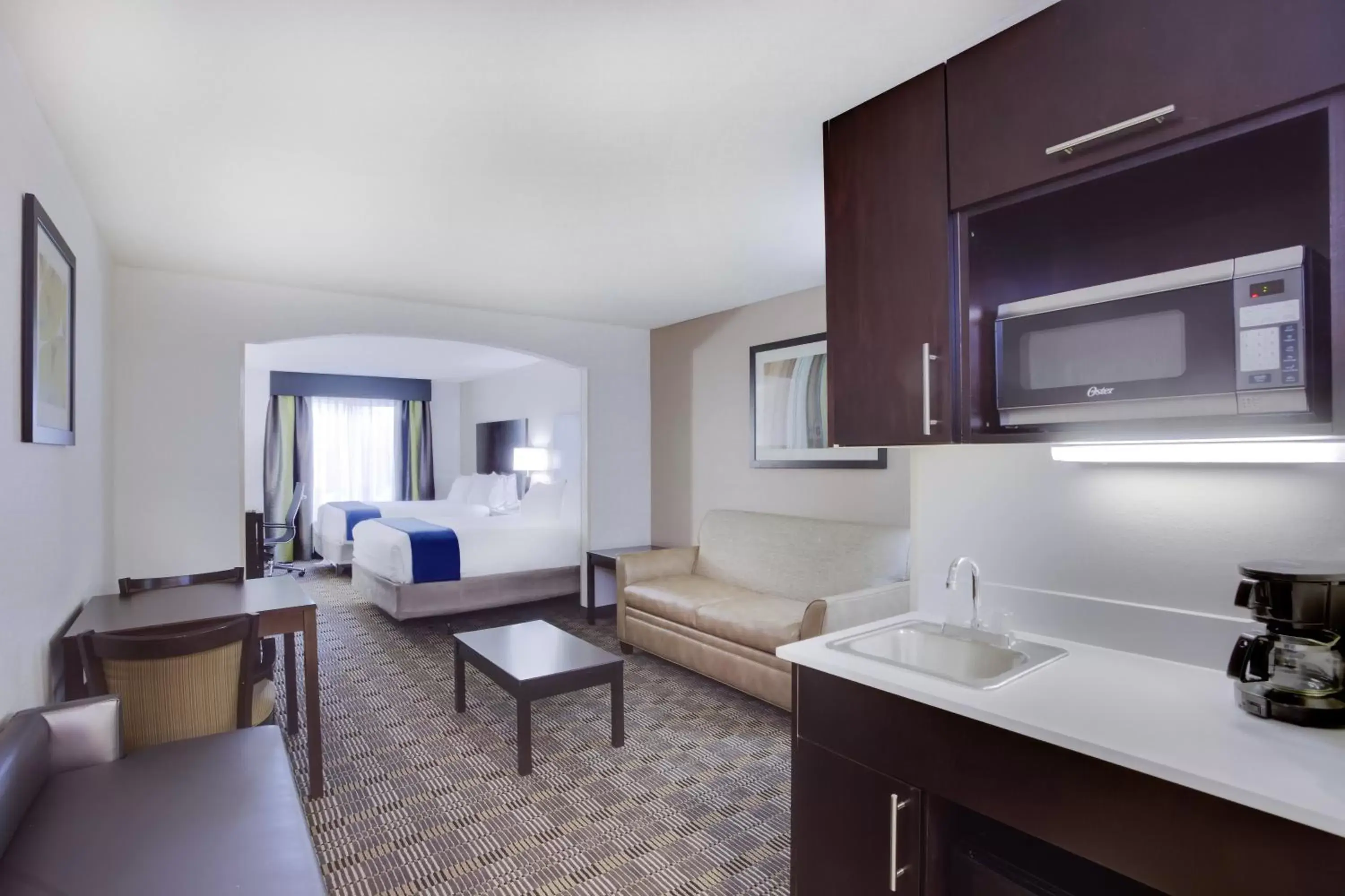 Photo of the whole room, Kitchen/Kitchenette in Holiday Inn Express Hotel & Suites Mebane, an IHG Hotel