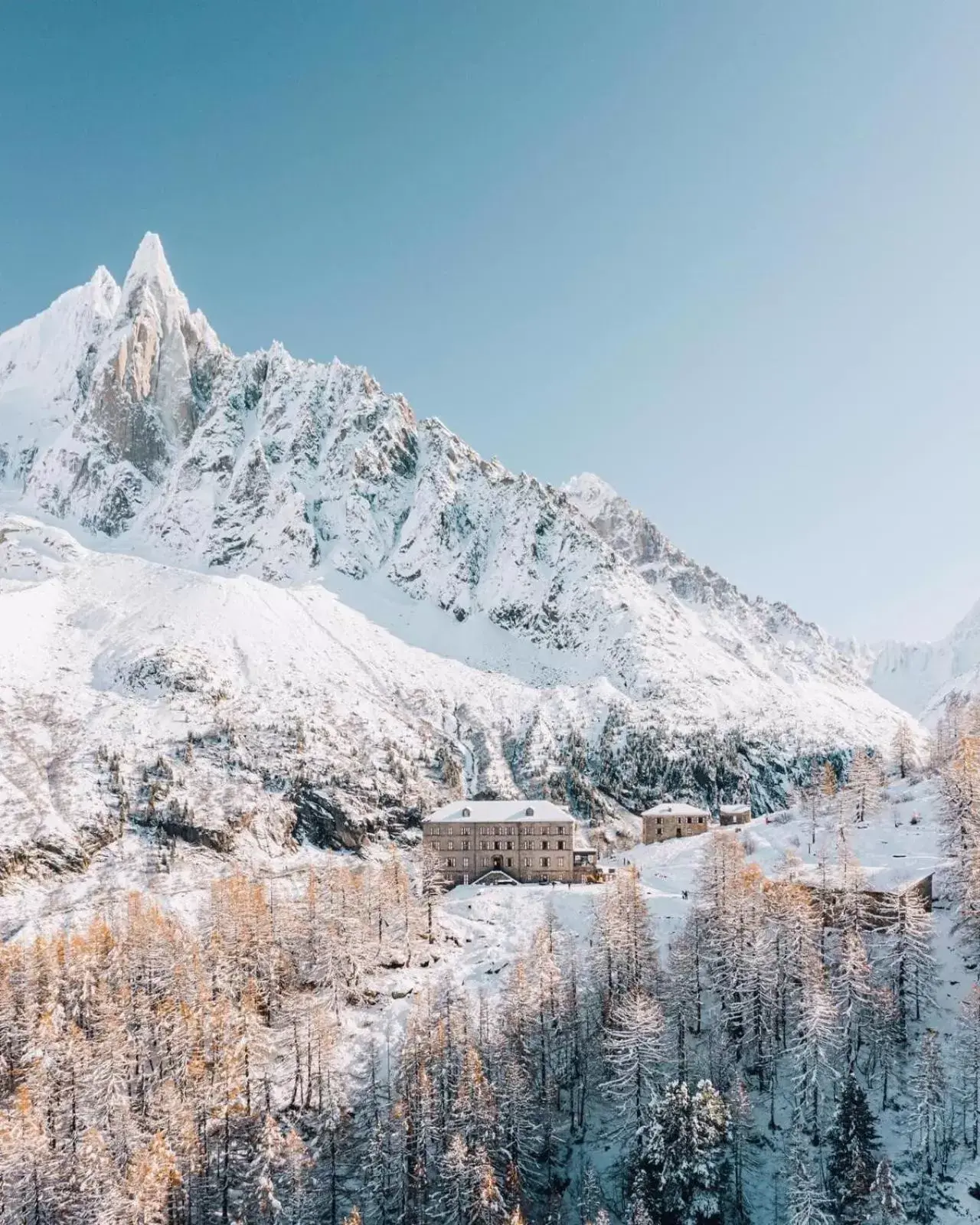 Property building, Winter in Refuge du Montenvers