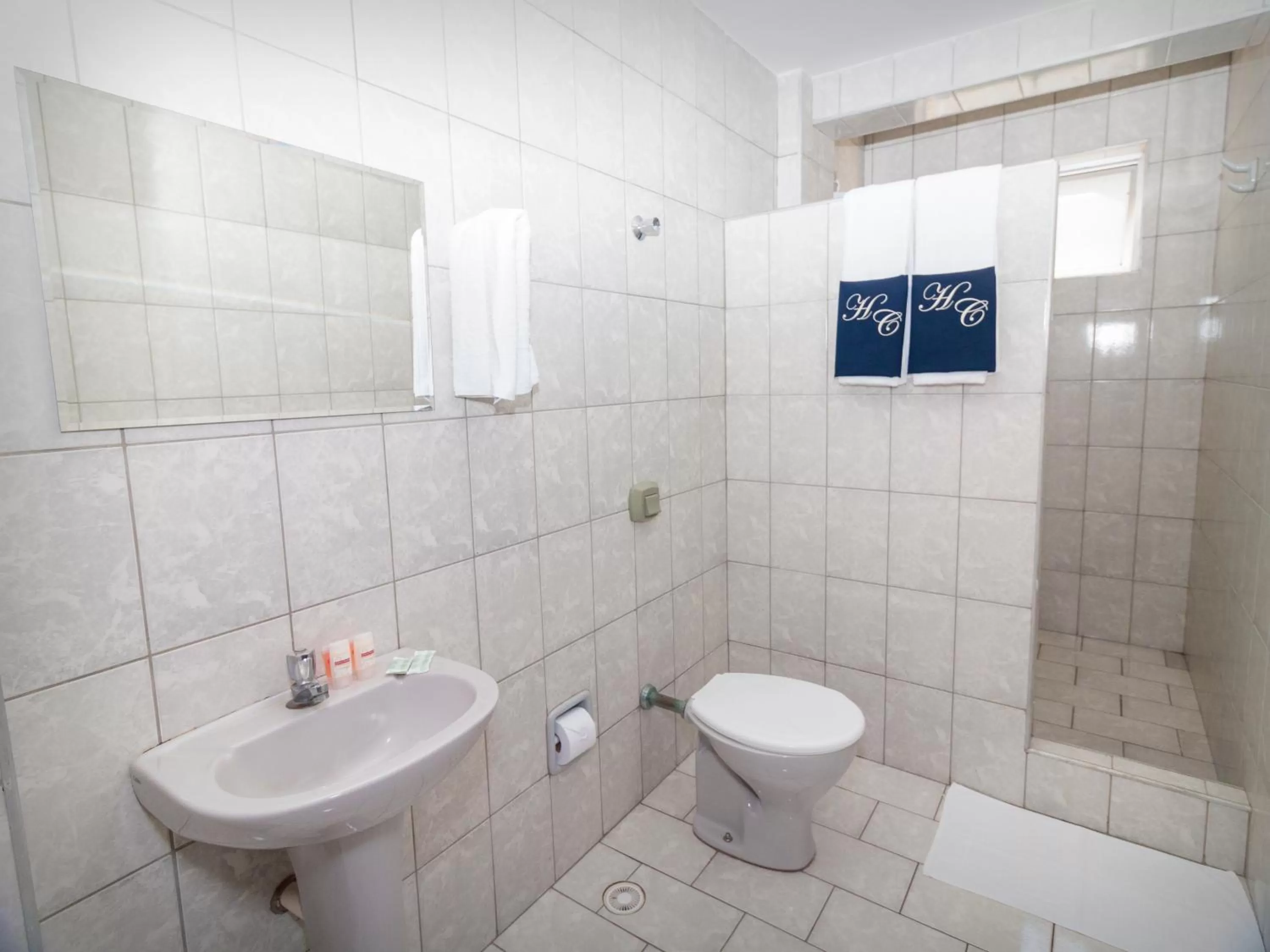 Bathroom in Hotel Cruz Divinópolis - By UP Hotel