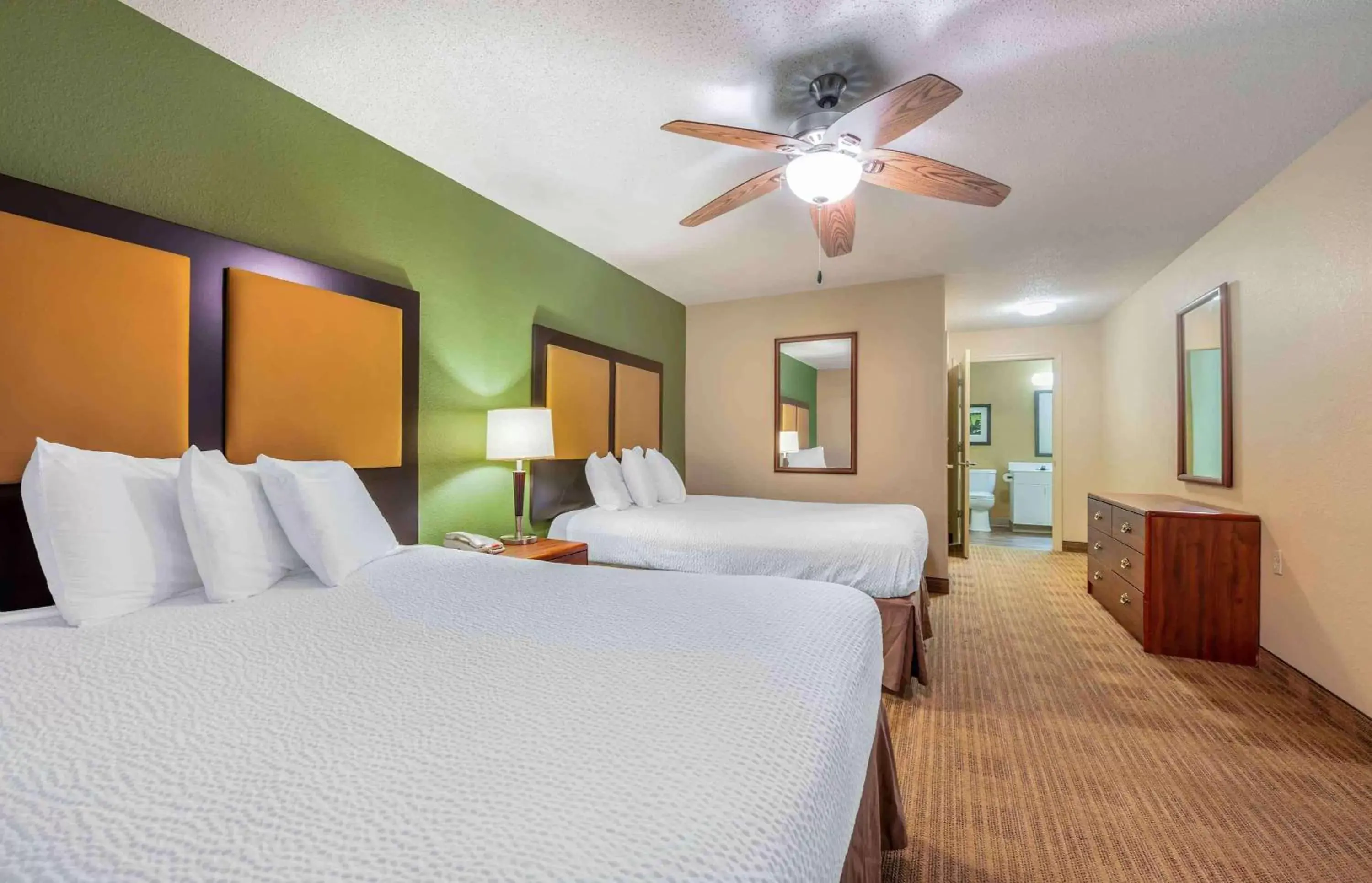 Bedroom, Bed in Extended Stay America Suites - Evansville - East