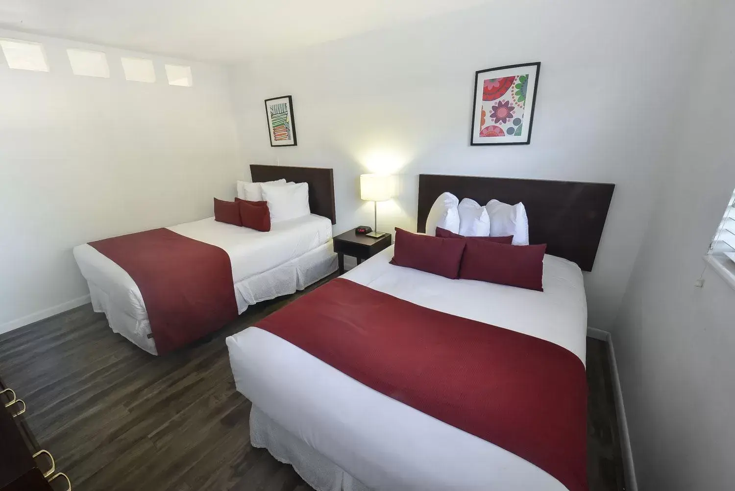Photo of the whole room, Bed in Regency Inn & Suites Sarasota