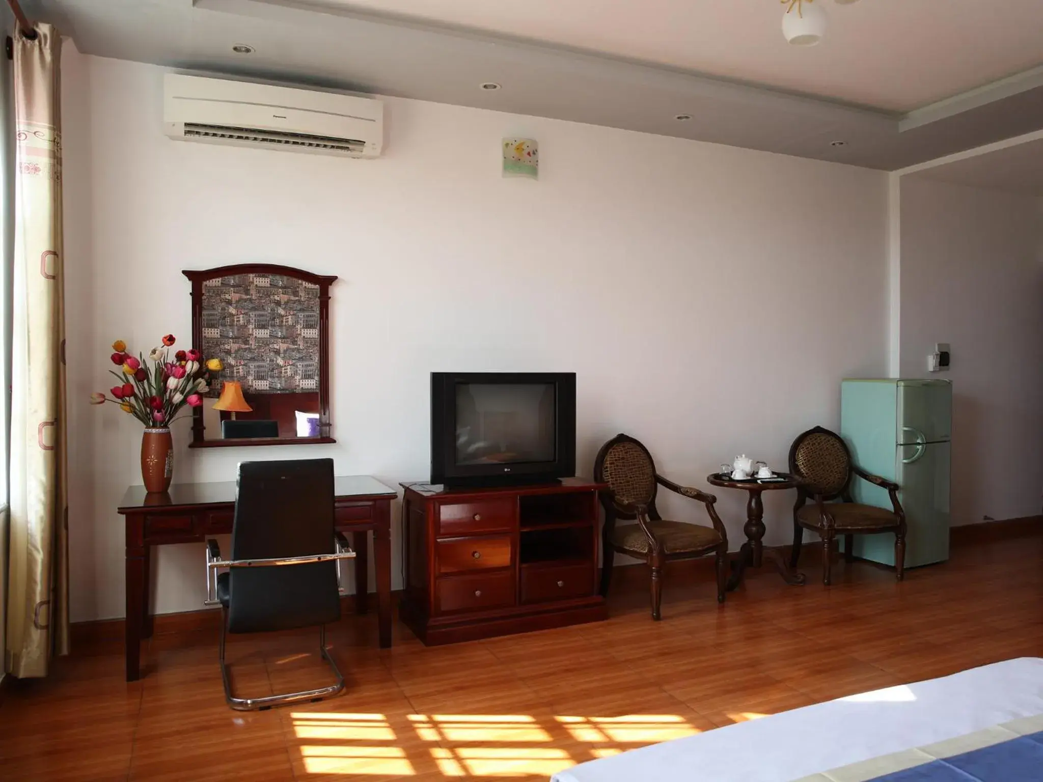 TV and multimedia, TV/Entertainment Center in Hoa Phat Hotel & Apartment