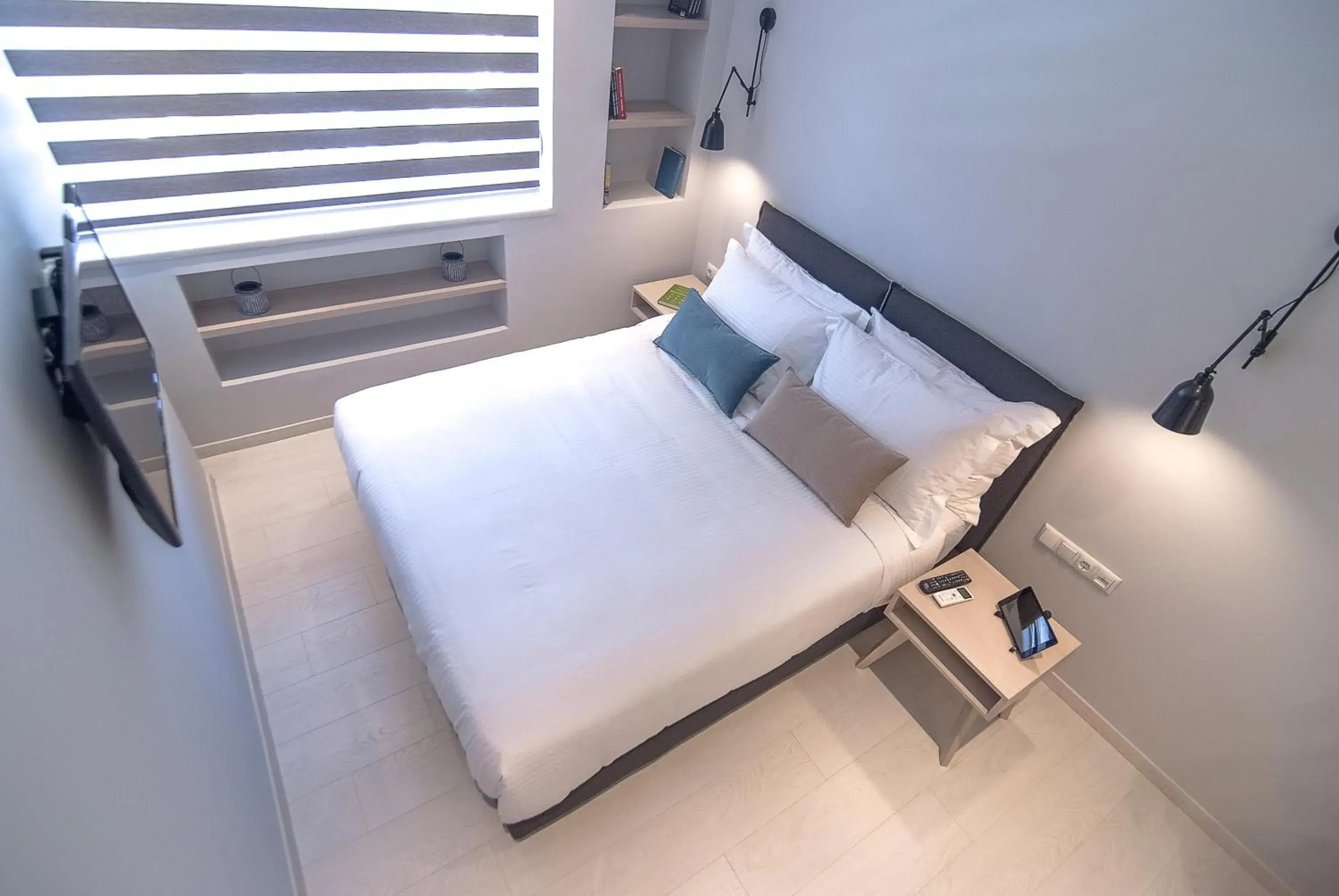 Photo of the whole room, Bed in Acropolis Stay