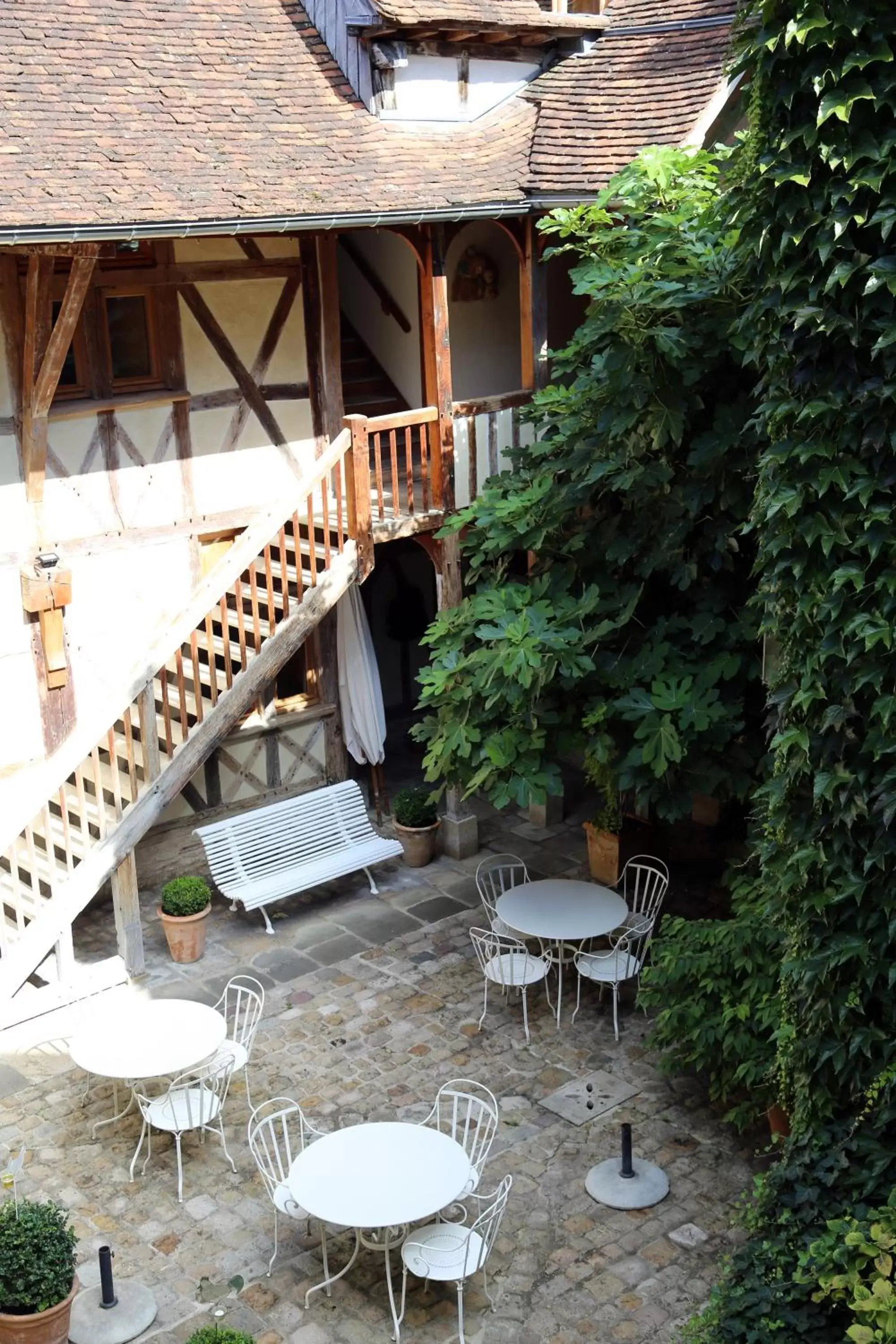 Balcony/Terrace in Le Champ des Oiseaux & Spa