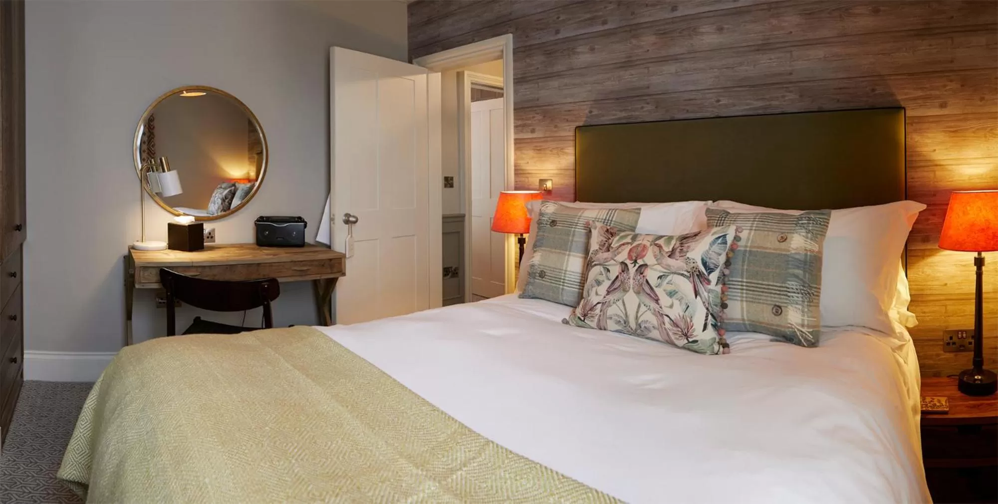 Bedroom, Bed in The Plough Inn & Cottages