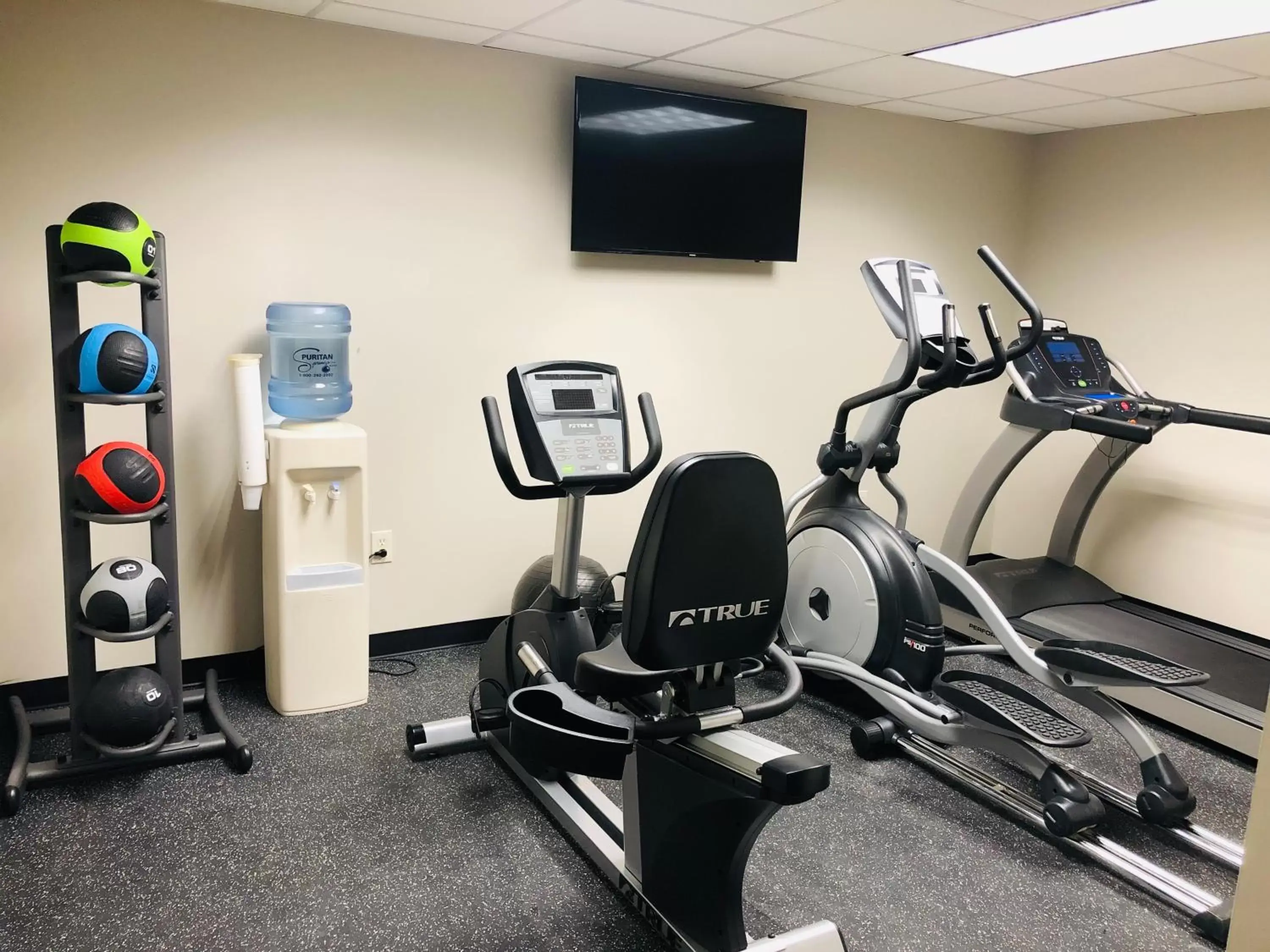 Fitness centre/facilities, Fitness Center/Facilities in Super 8 by Wyndham St. Louis North