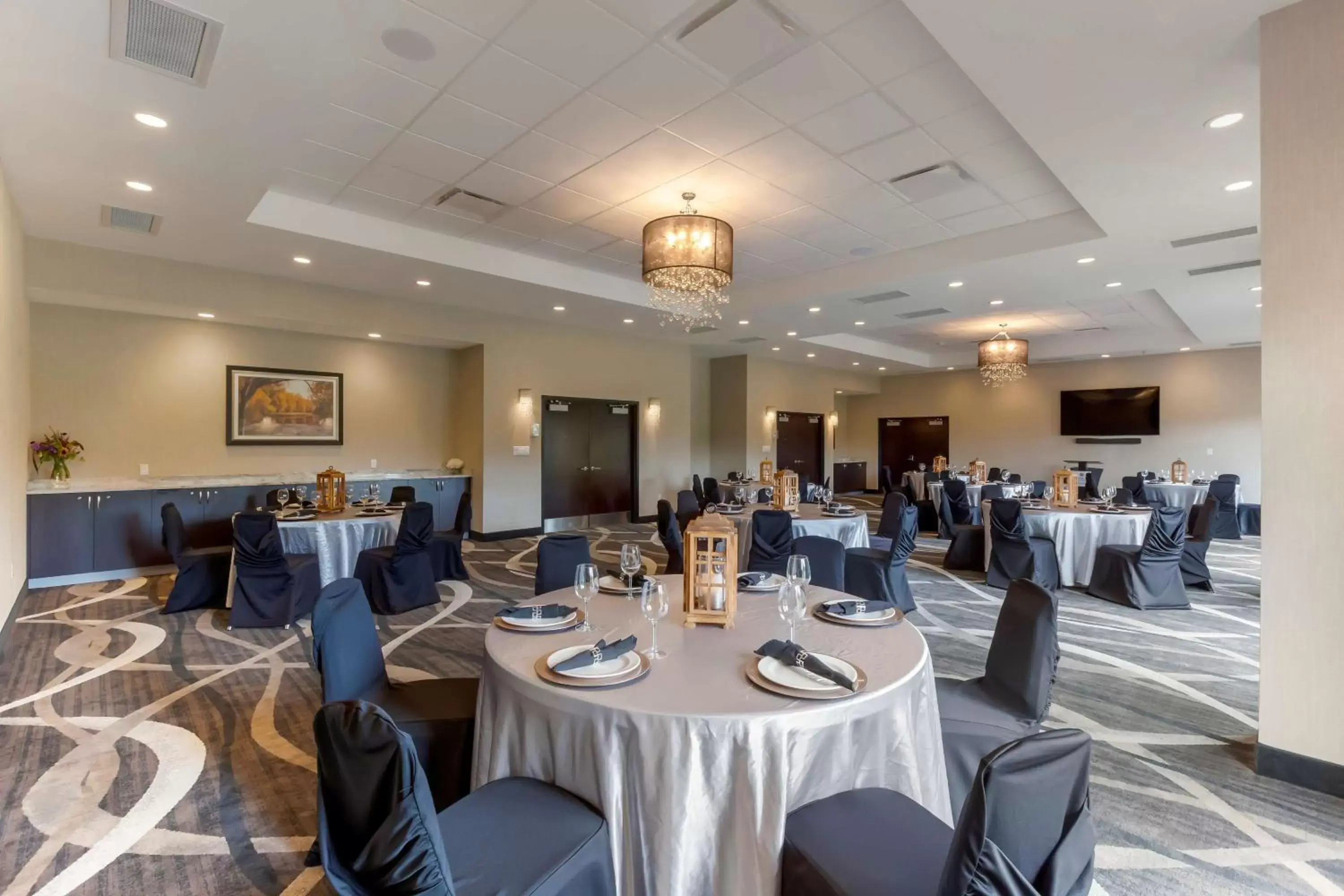 Meeting/conference room, Restaurant/Places to Eat in Best Western Premier Northwood Hotel