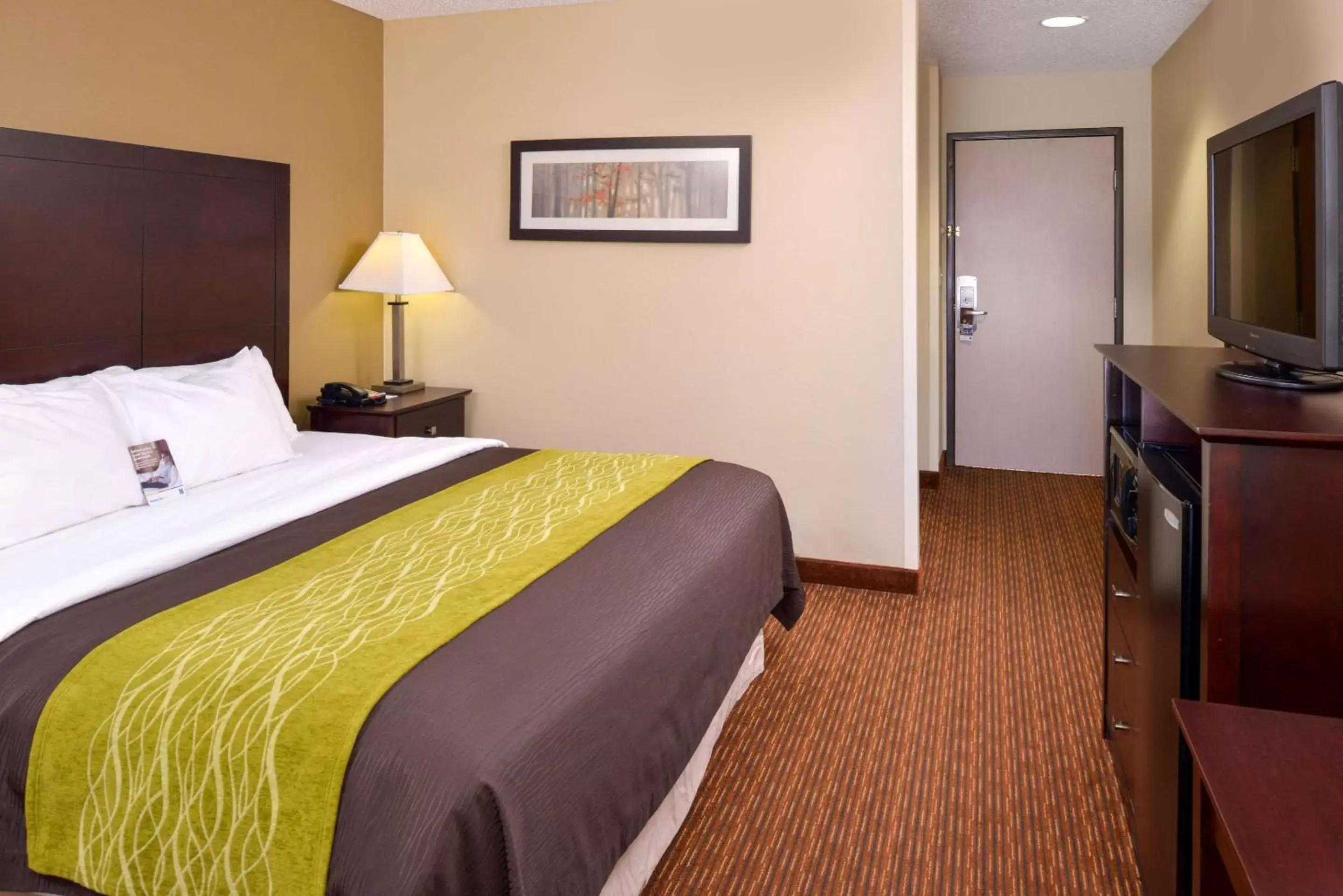 Photo of the whole room, Bed in Comfort Inn and Suites Joplin