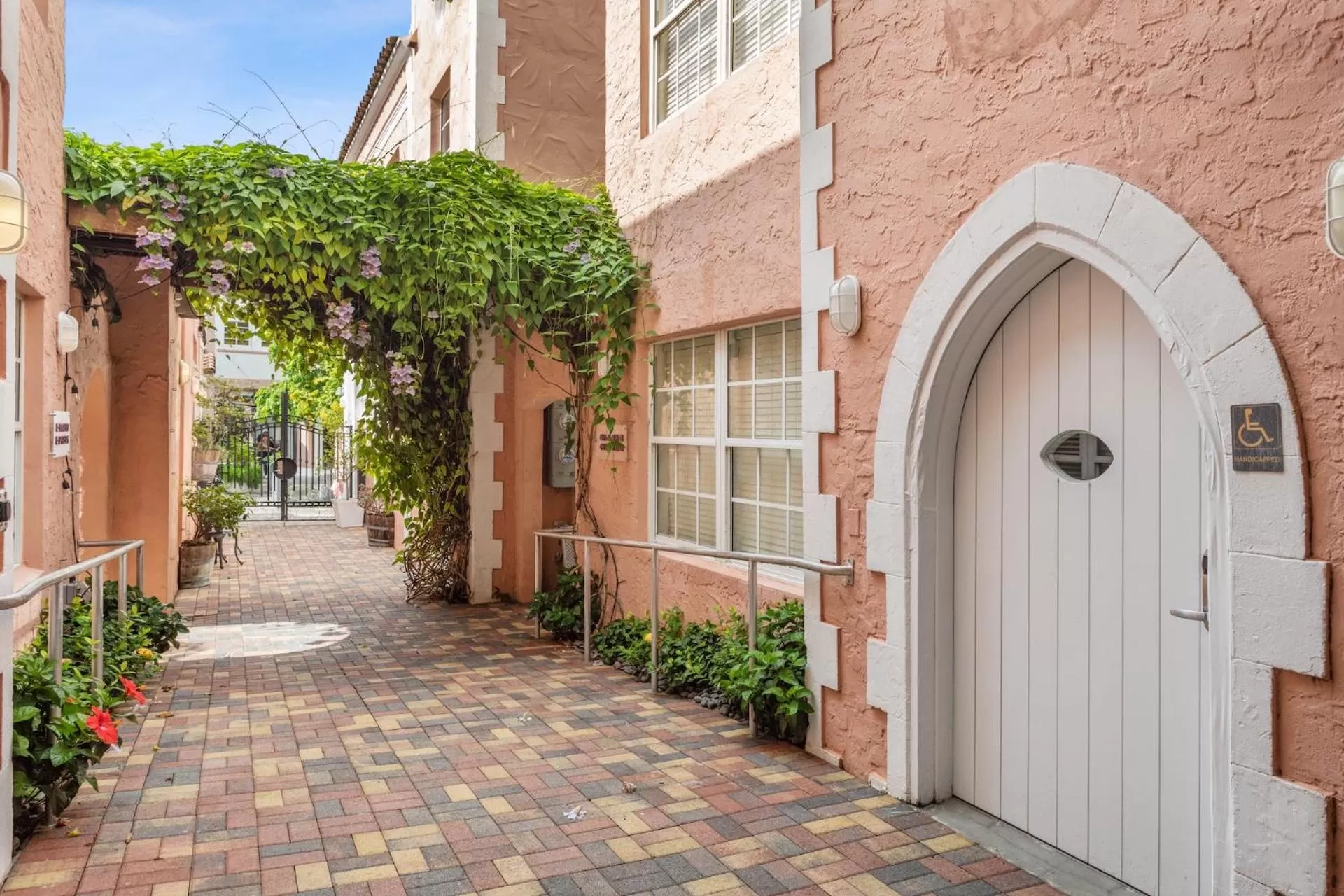 Property building in Kasa El Paseo Miami Beach