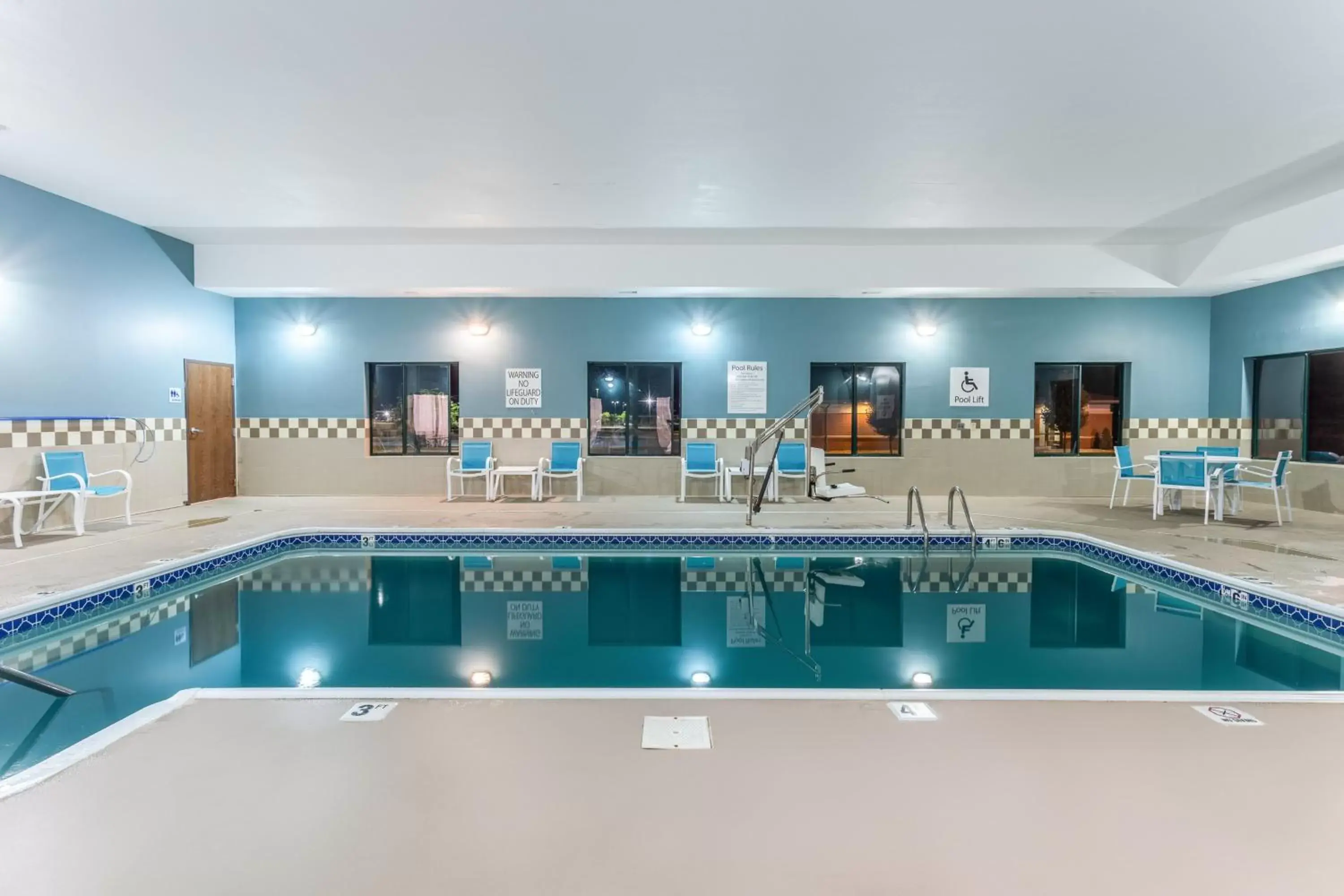 Swimming pool in Holiday Inn Express Hotel & Suites O'Fallon-Shiloh, an IHG Hotel