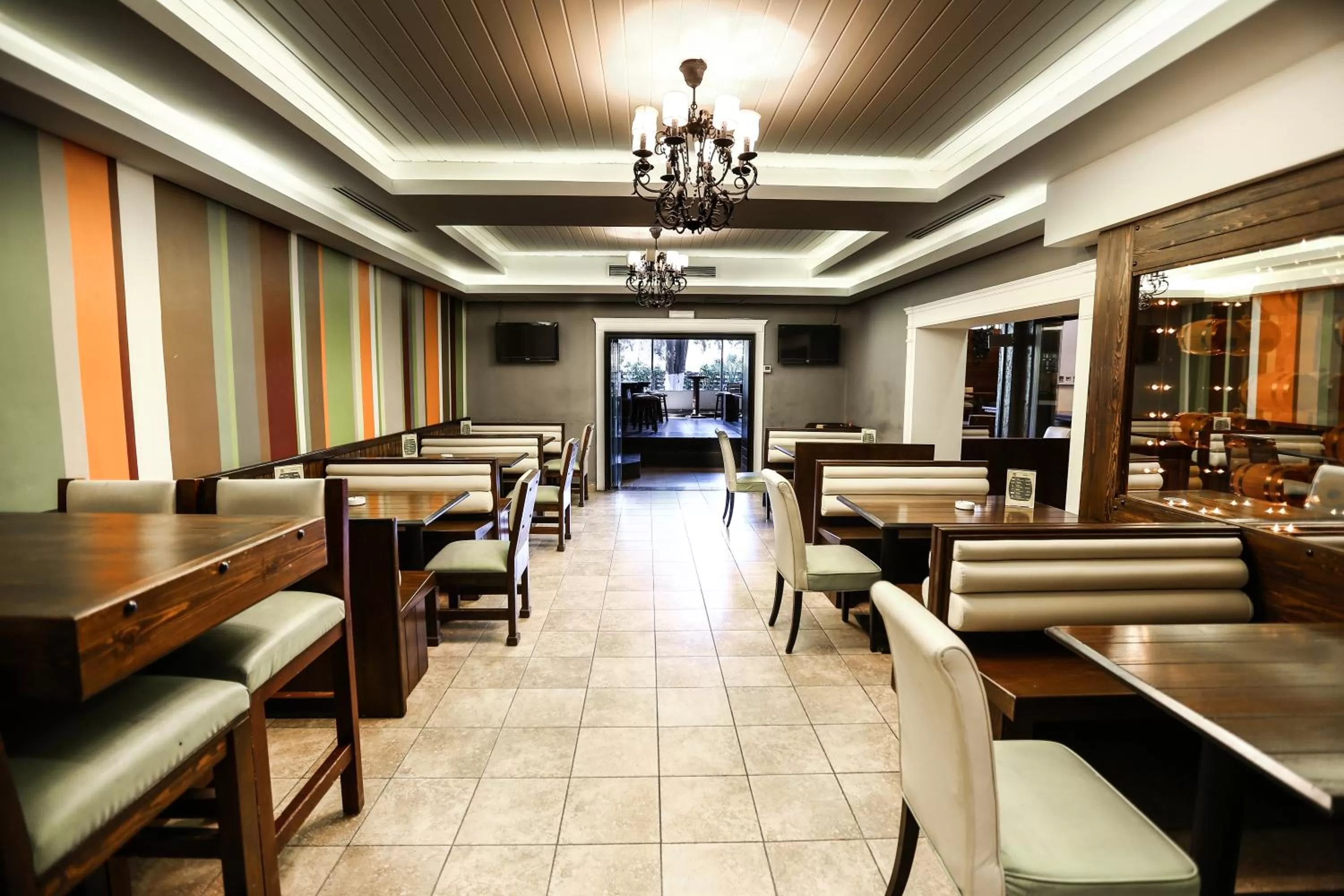 Restaurant/places to eat in Hisham Hotel