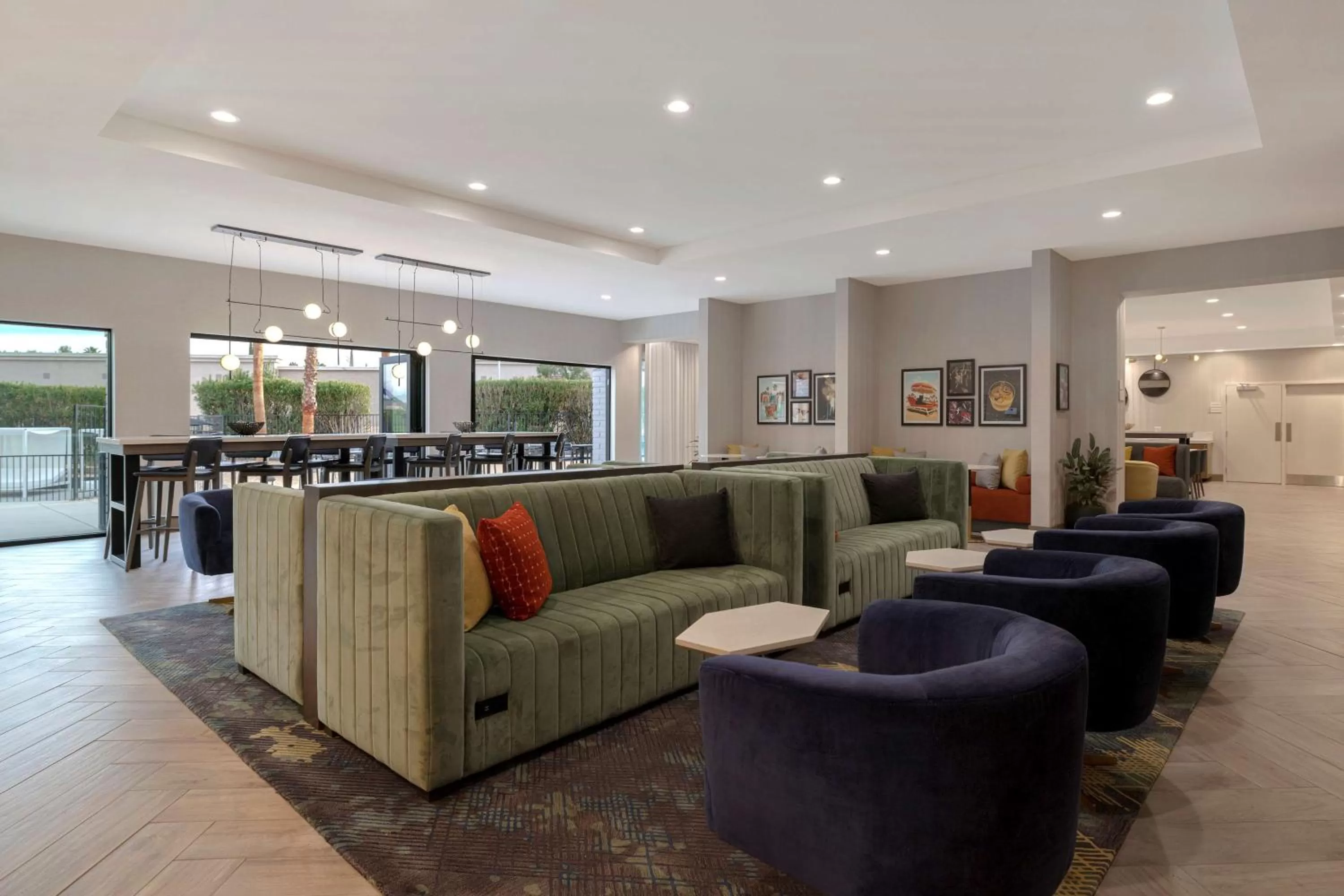 Lounge or bar in Doubletree By Hilton Palmdale, Ca