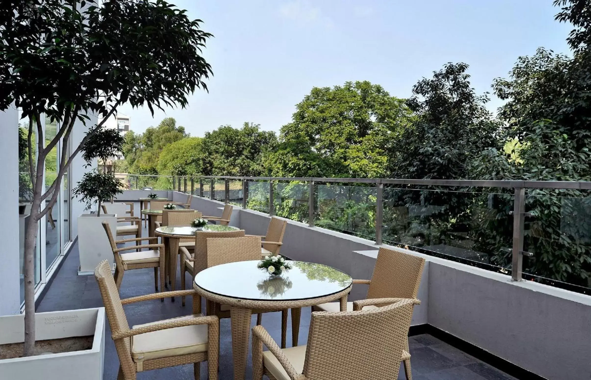 Restaurant/places to eat, Balcony/Terrace in Hometel Chandigarh