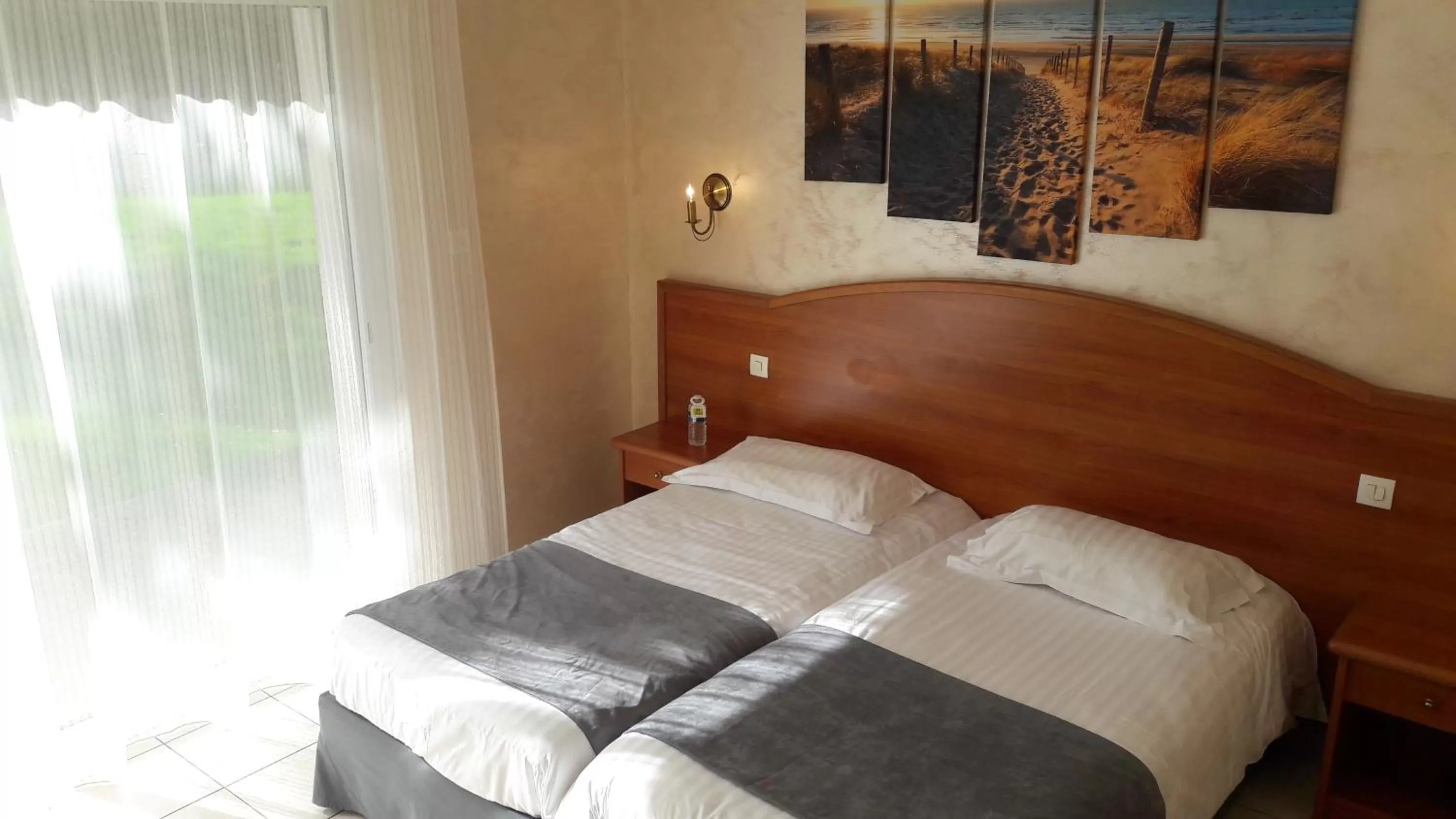 Bed in Logis - Hostellerie Le Chatel Nangis