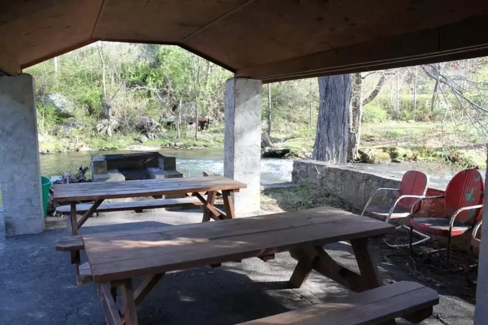 BBQ Facilities in Qualla Cabins and Motel Cherokee near Casino