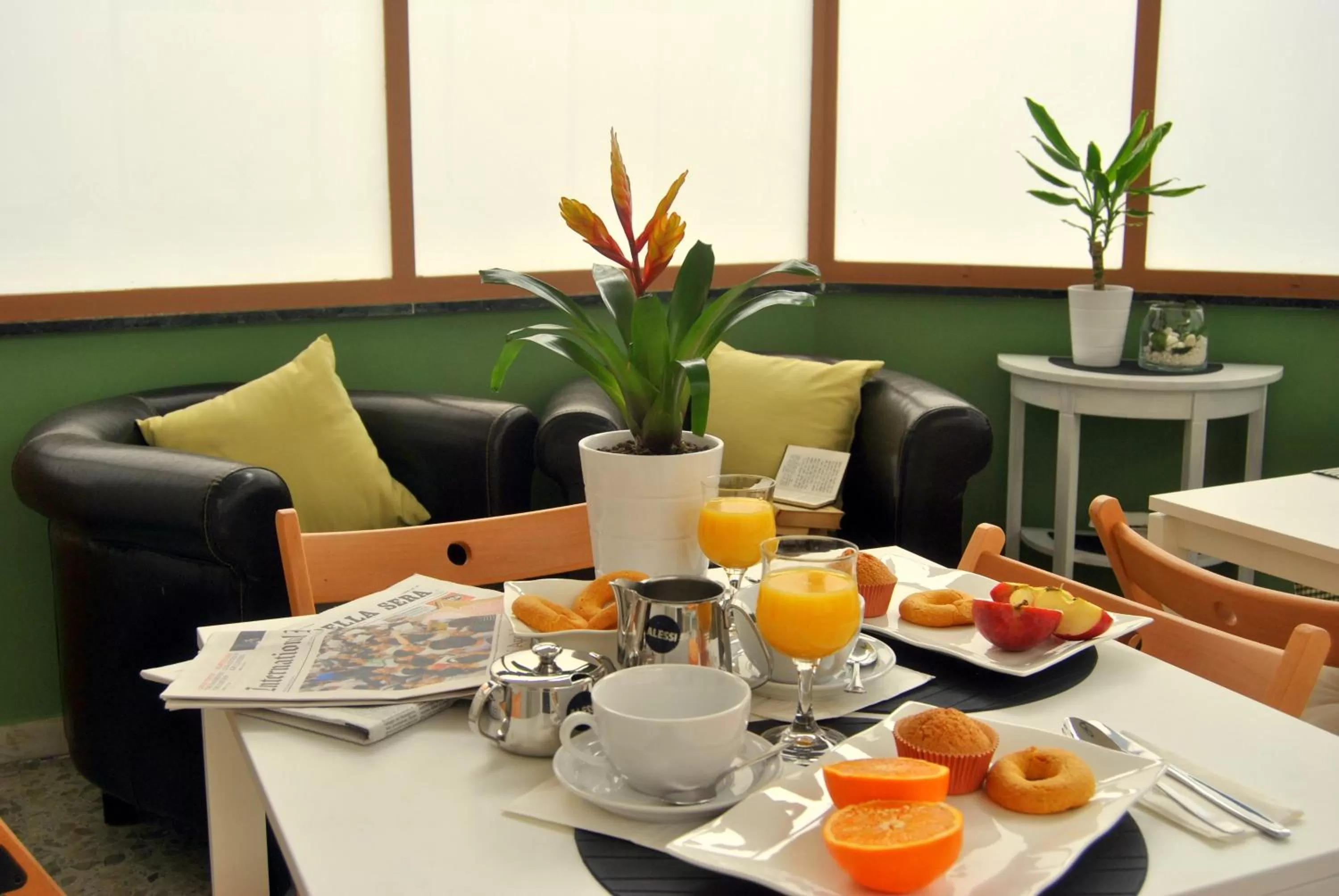 Restaurant/places to eat in Hotel Carmel