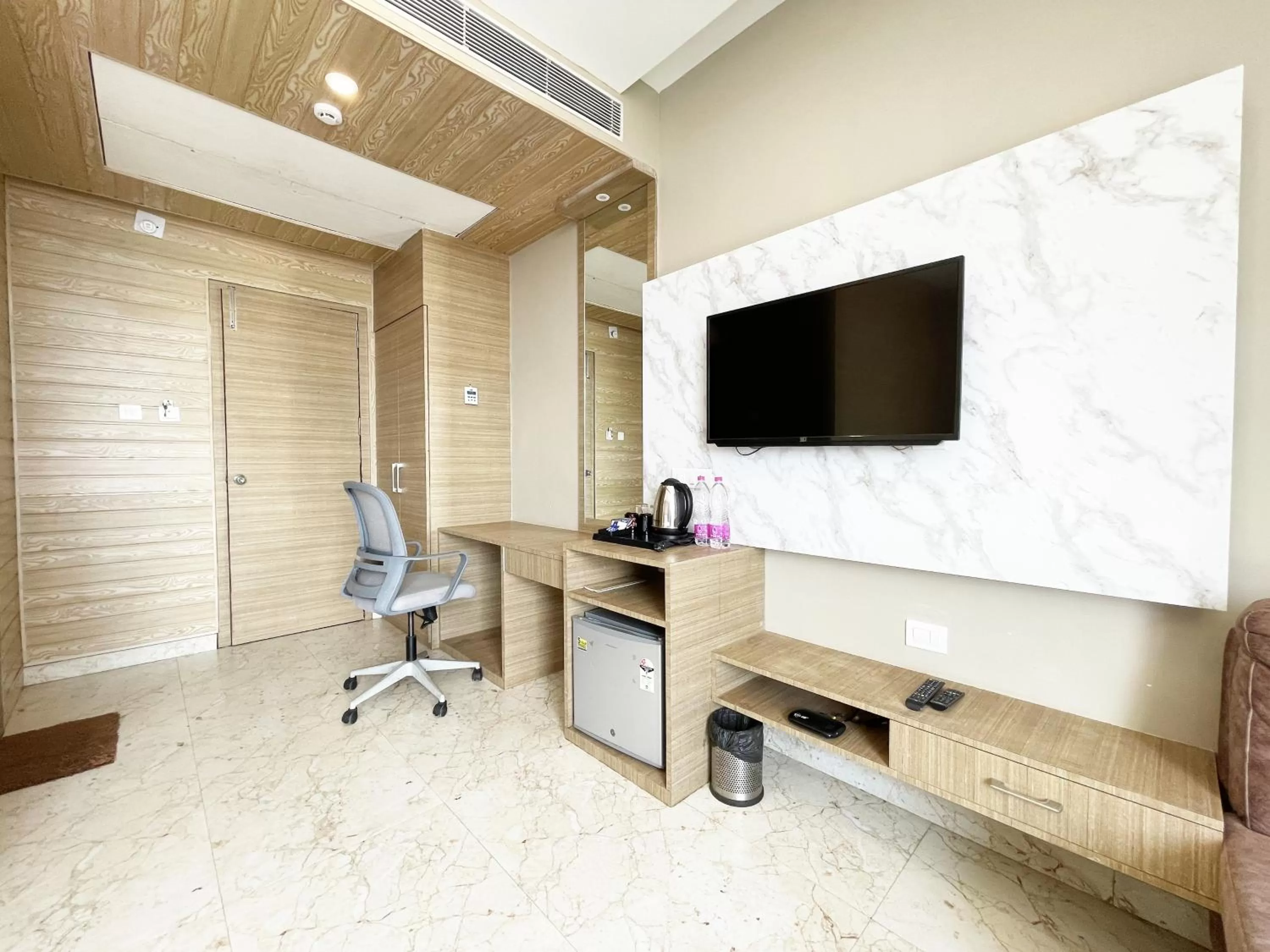 TV/Entertainment Center in Hotel TBS sea view ! Puri