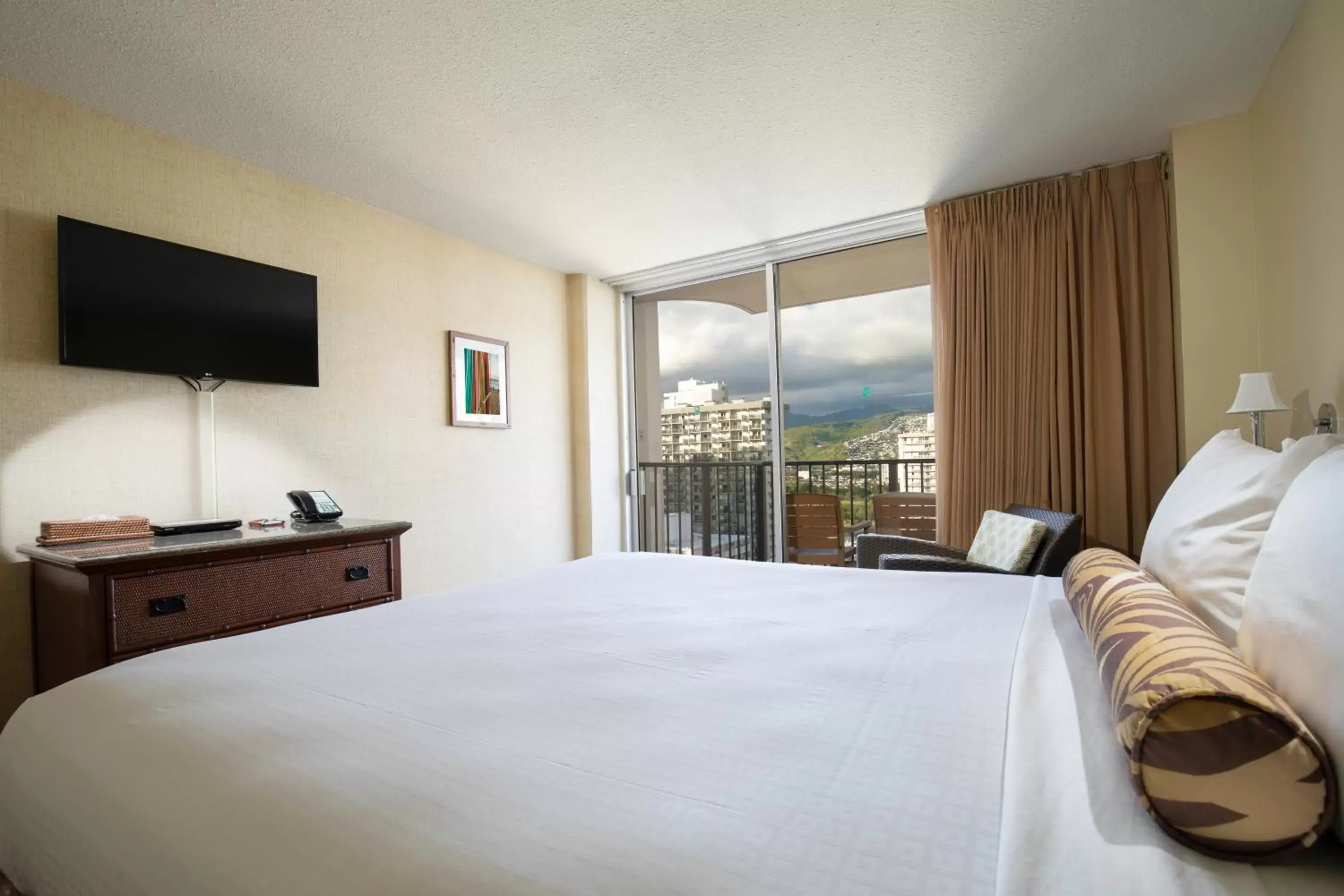 Bedroom in Waikiki Resort Hotel