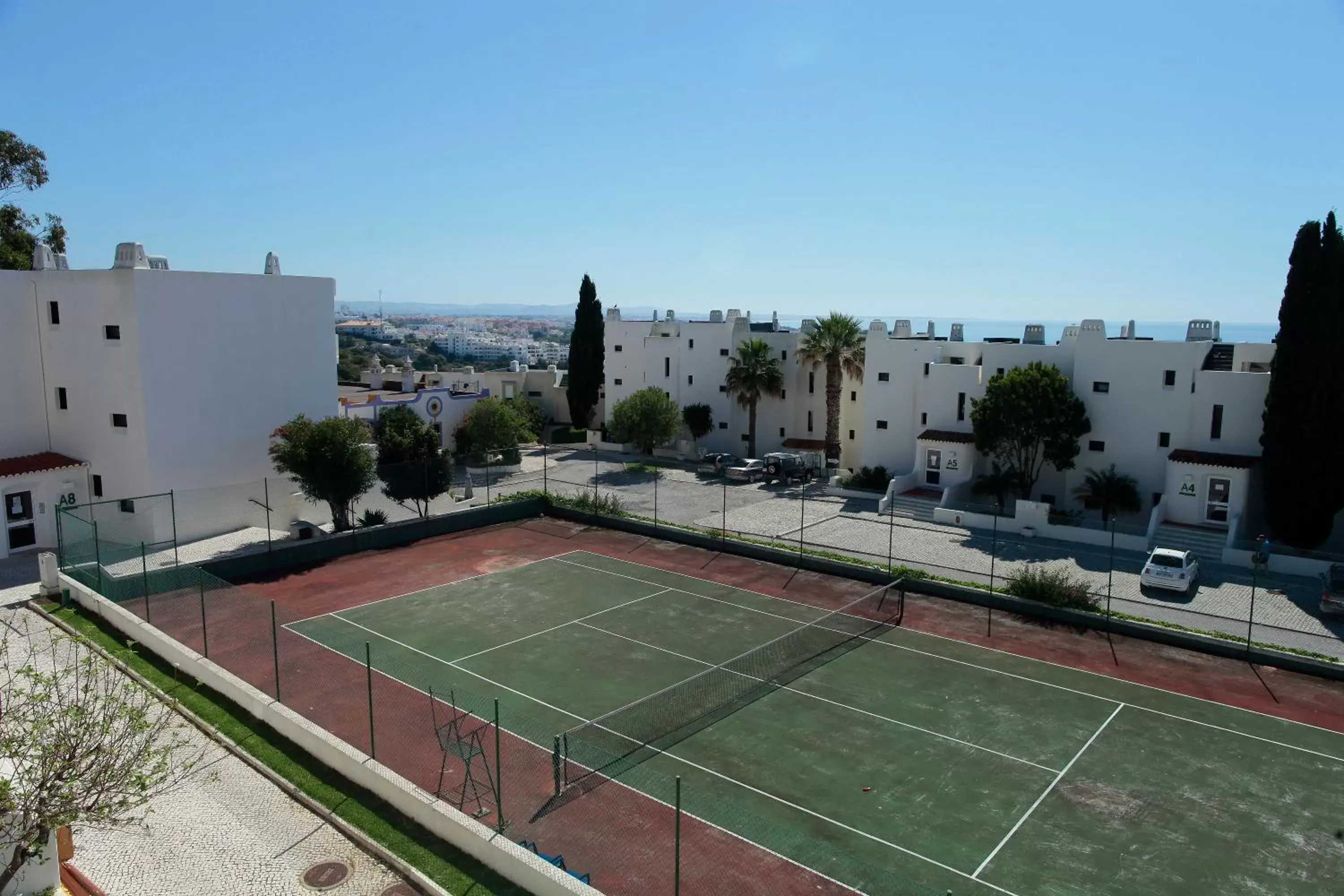 Tennis court, Tennis/Squash in Albufeira Jardim by Umbral