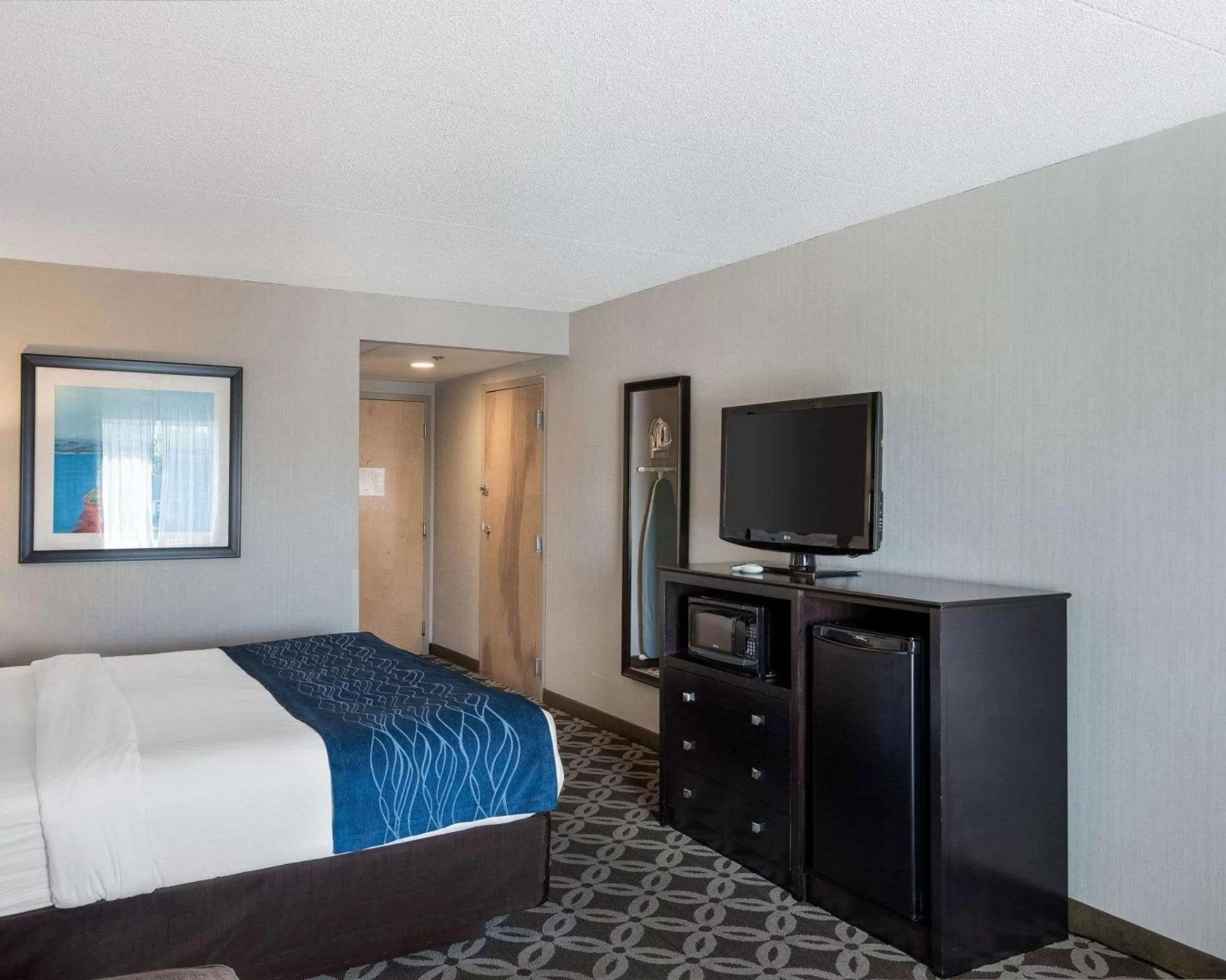 Photo of the whole room, Bed in Comfort Inn Rehoboth Beach