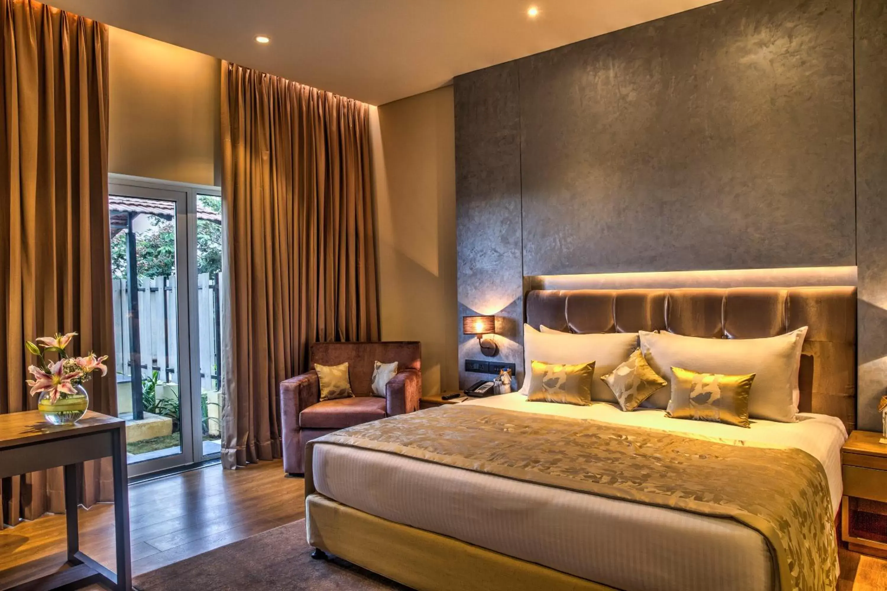 Executive Suite with Bathtub in Gateway Nashik Executive Suite with Bathtub in Gateway Nashik