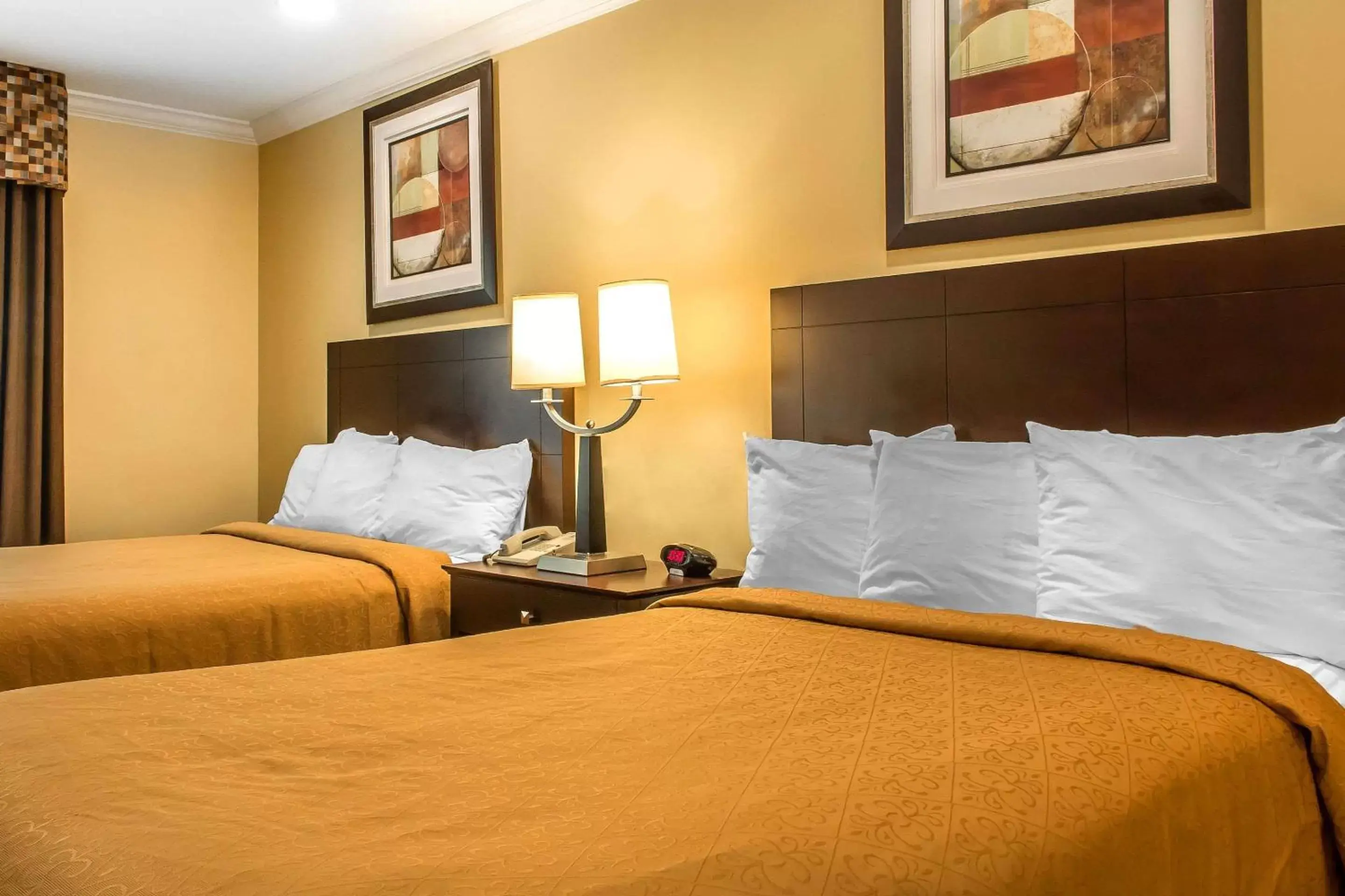 Photo of the whole room, Bed in Quality Inn near Mountain Creek