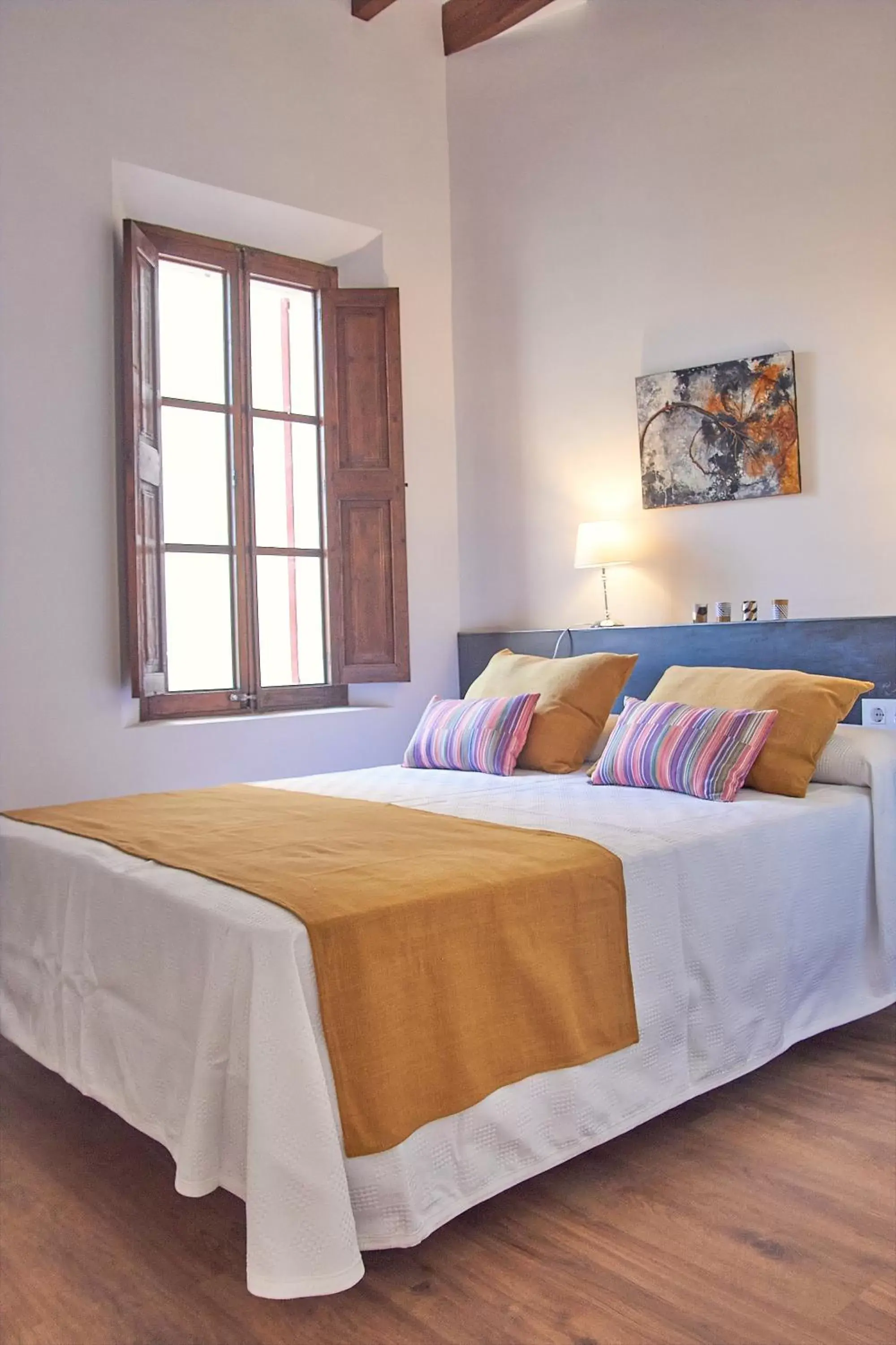 Photo of the whole room, Bed in Vila Alaró TI