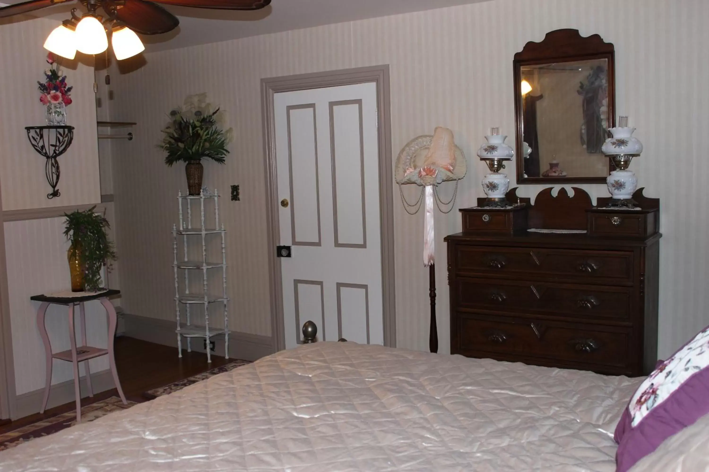 Single Room with Bathroom in Carriage Stop Bed & Breakfast Single Room with Bathroom in Carriage Stop Bed & Breakfast