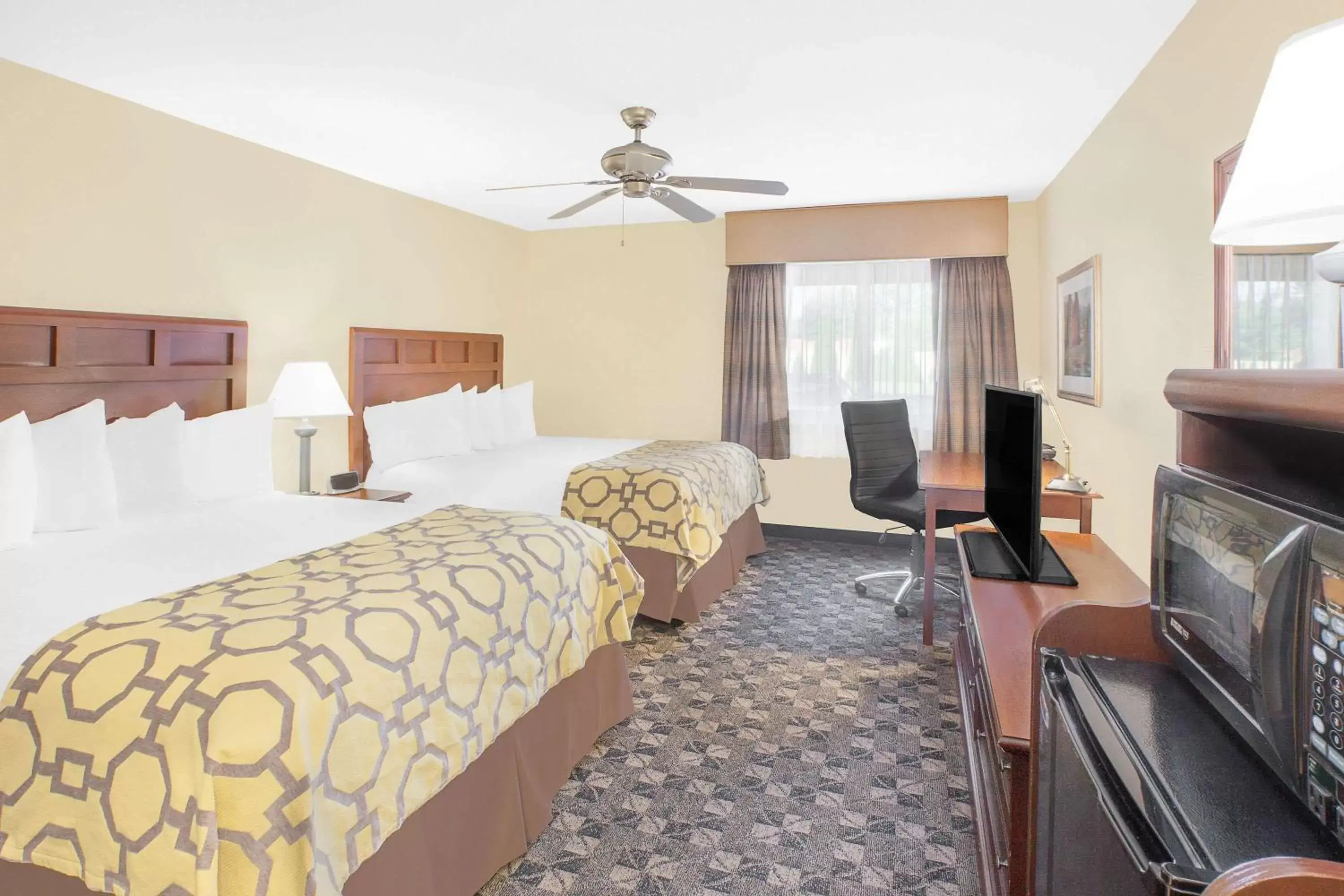 Queen Room with Two Queen Beds - Non-Smoking in Baymont by Wyndham Mt. Pleasant