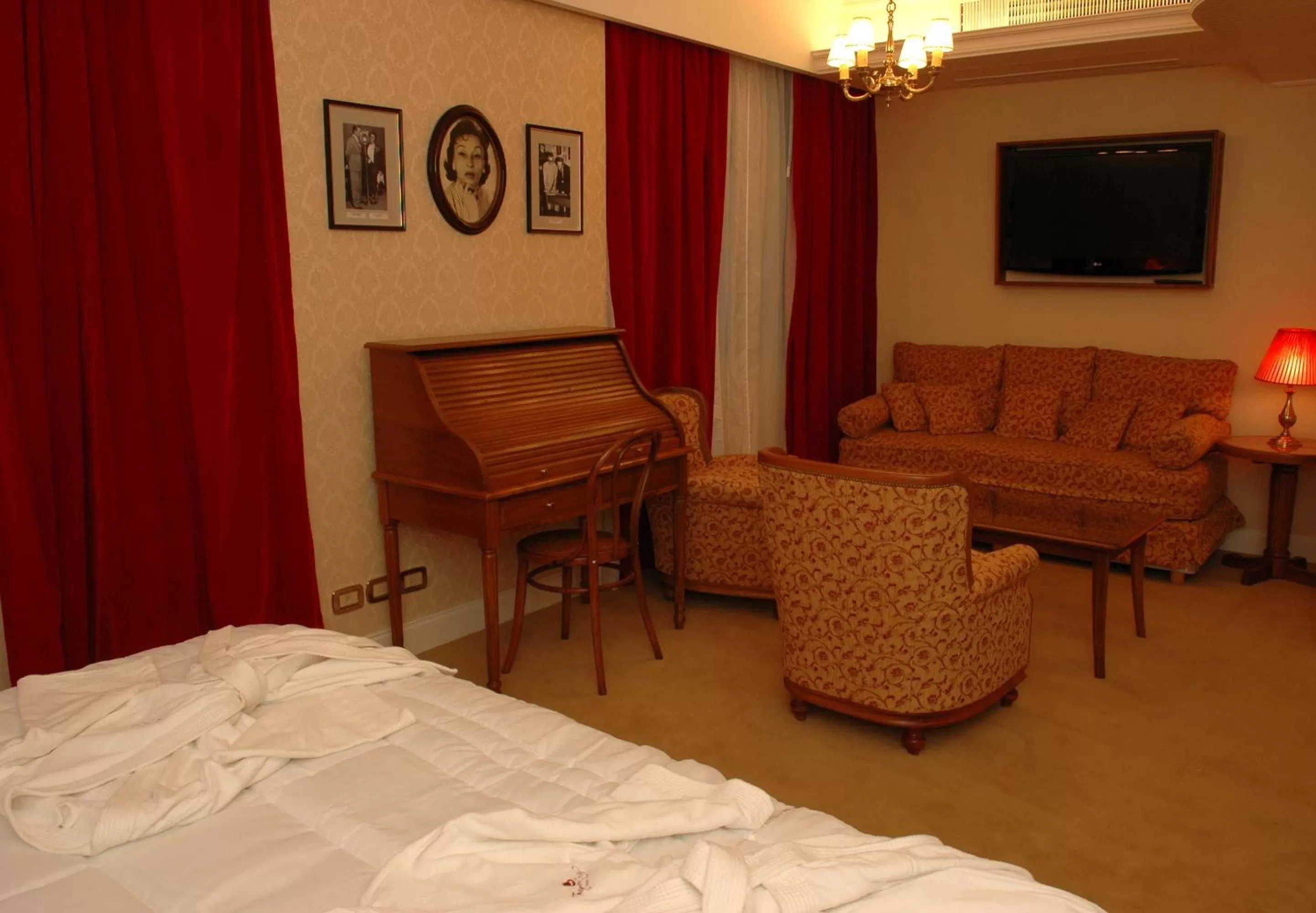 Living room, Bed in Tanguero Hotel Boutique Antique