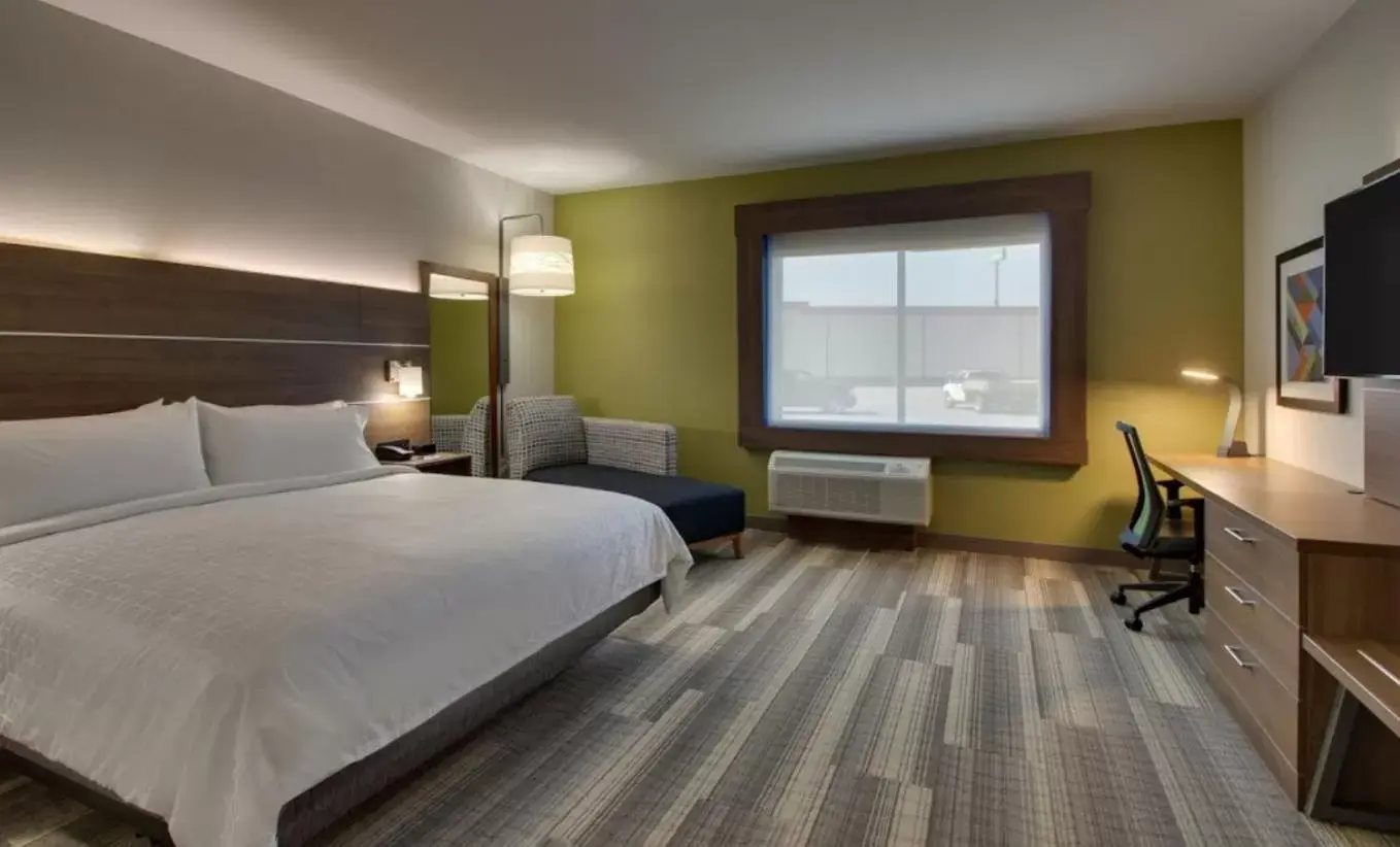Bed in Holiday Inn Express & Suites - Kokomo South by IHG Bed in Holiday Inn Express & Suites - Kokomo South by IHG