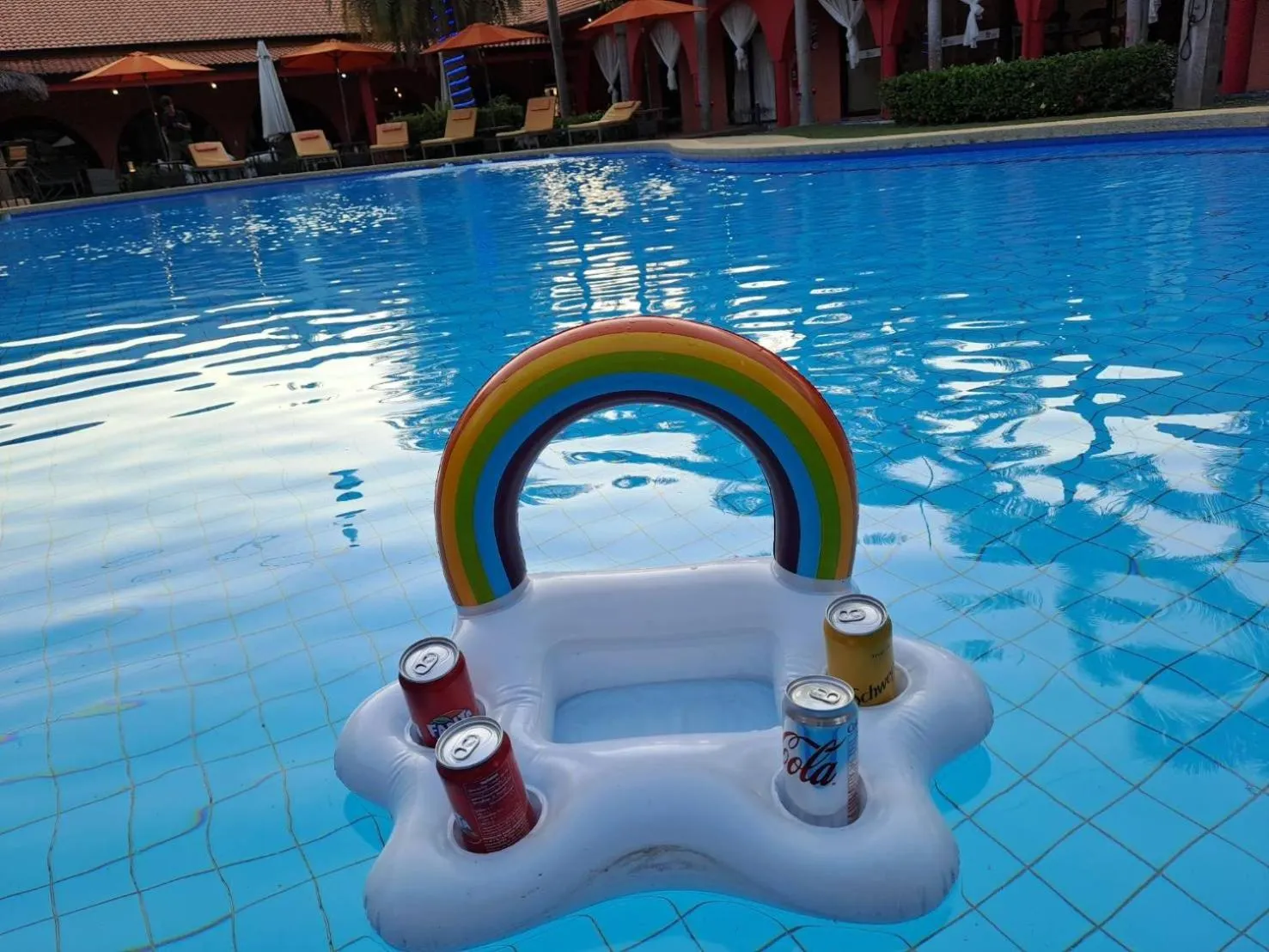 Property building, Swimming Pool in PM Lake Mabprachan Pattaya