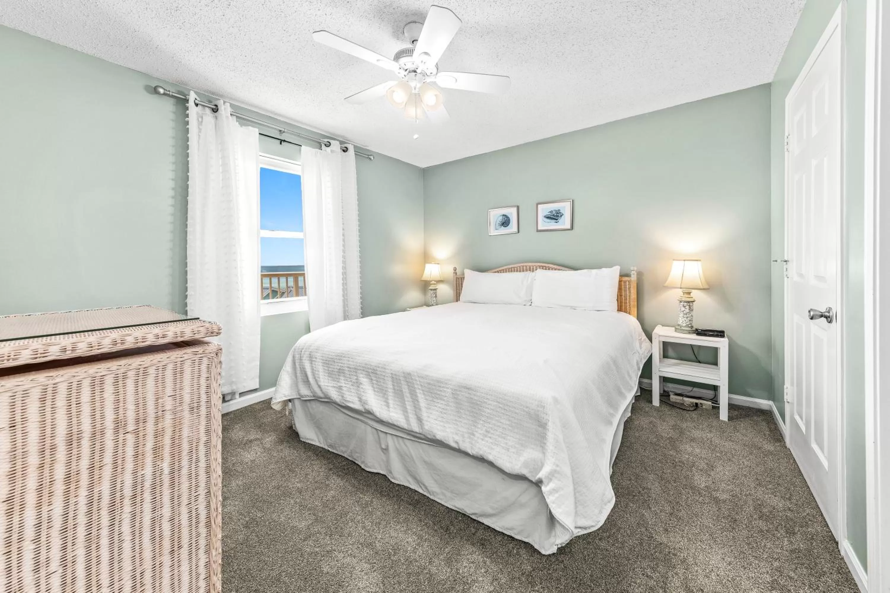 Bedroom, Bed in Tradewinds Unit 406