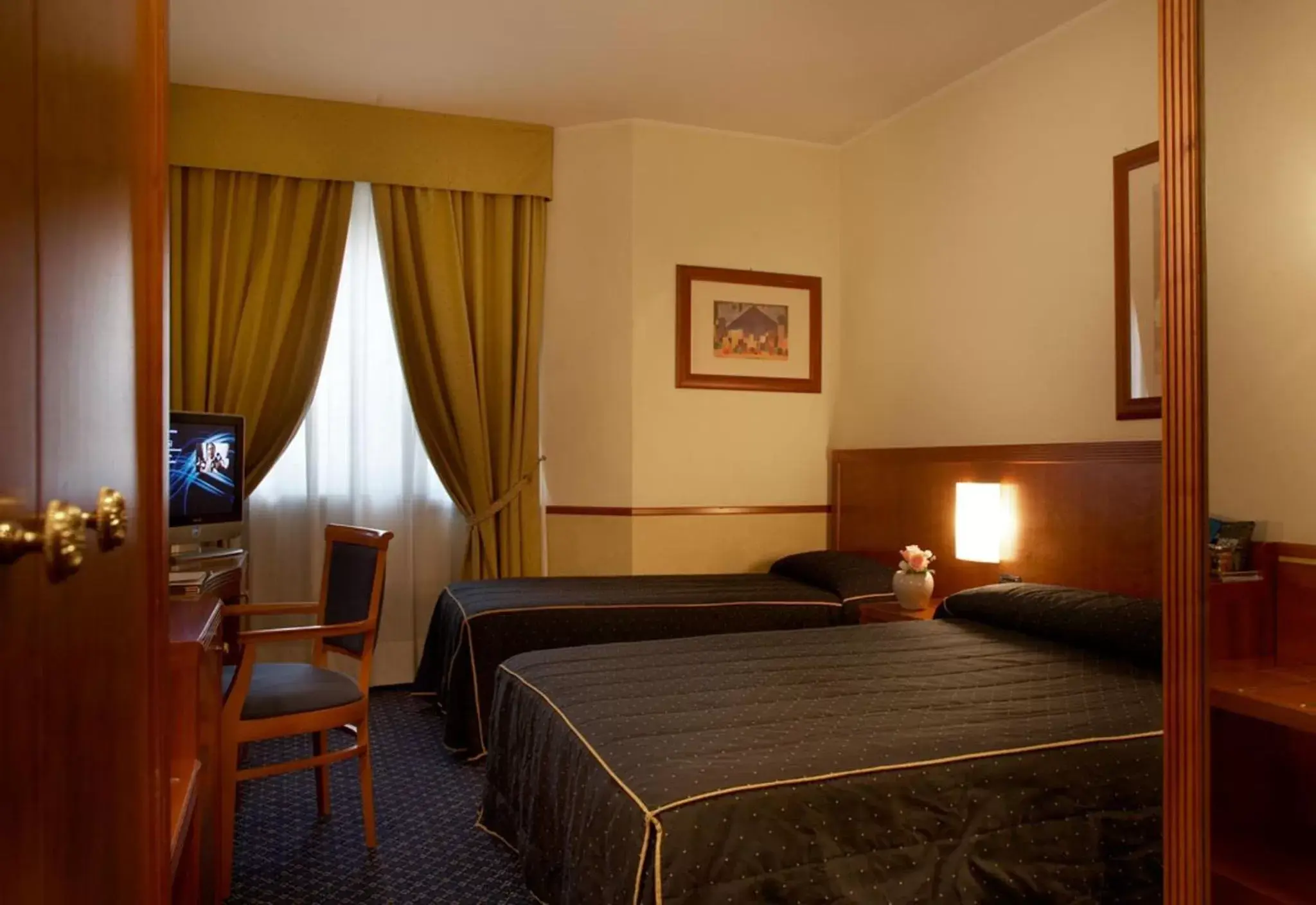 Photo of the whole room, Bed in Pacific Hotel Fortino