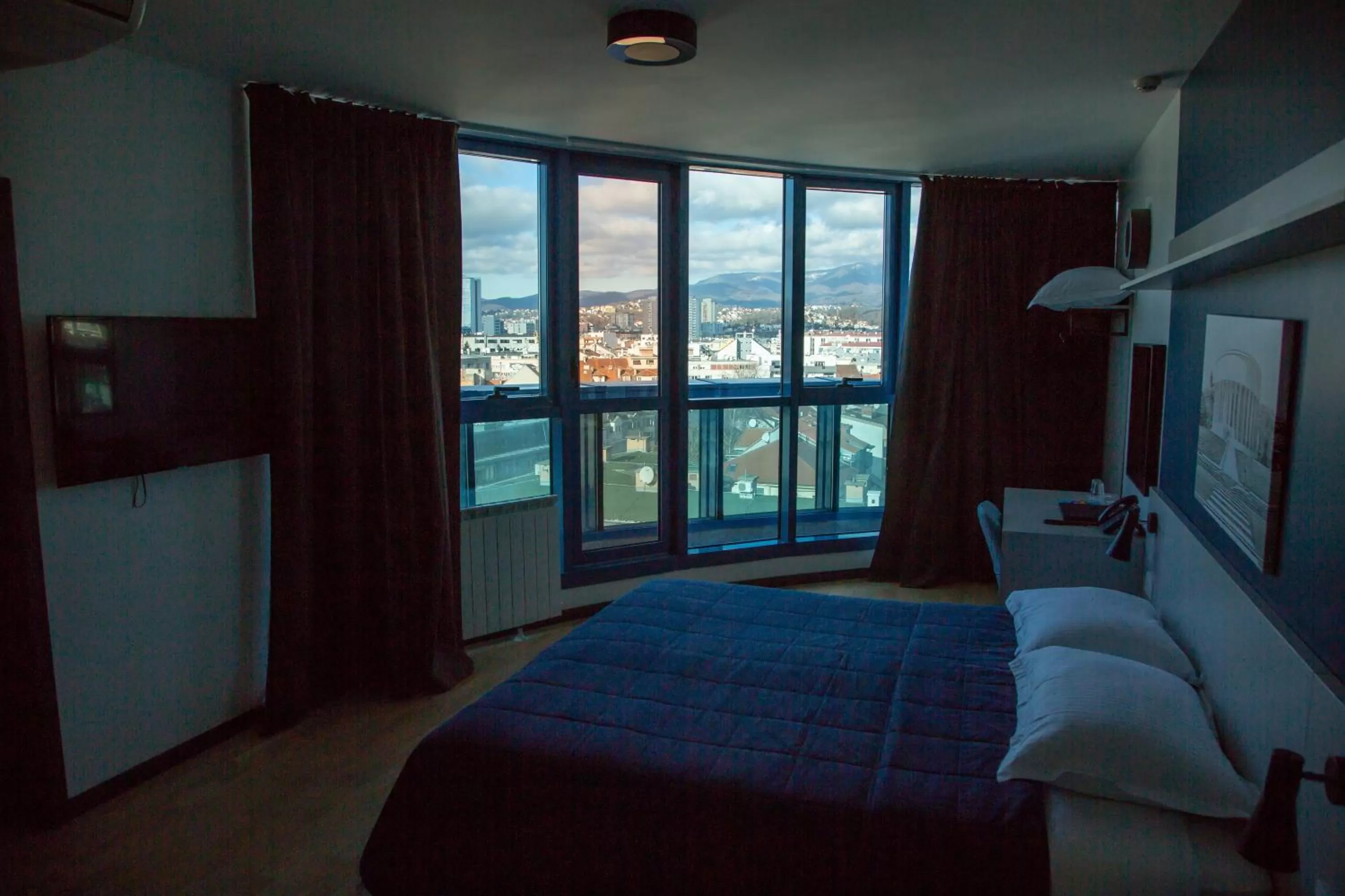 Bedroom, Bed in Hotel Blue