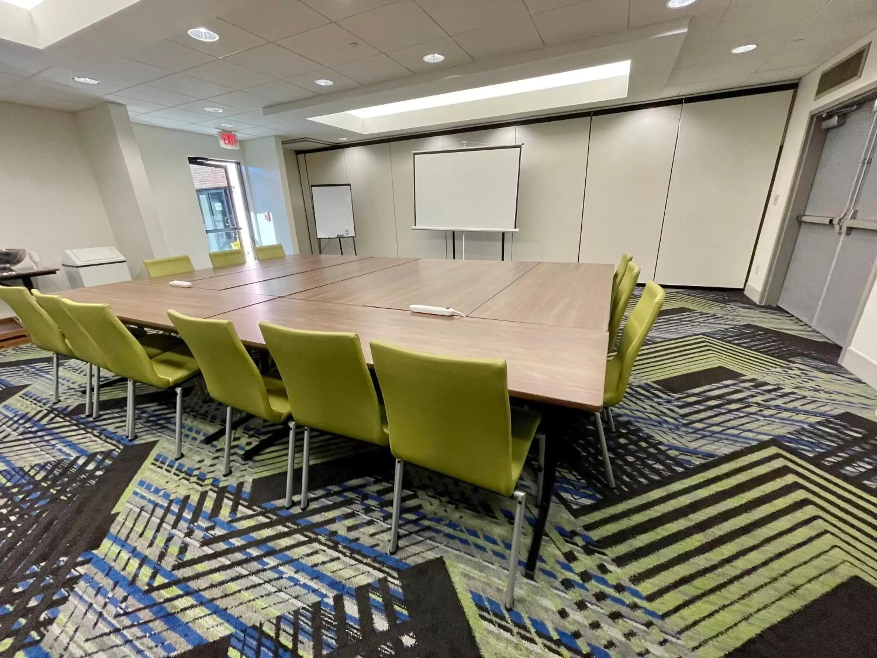 Meeting/conference room in Holiday Inn Express & Suites Sulphur - Lake Charles, an IHG Hotel