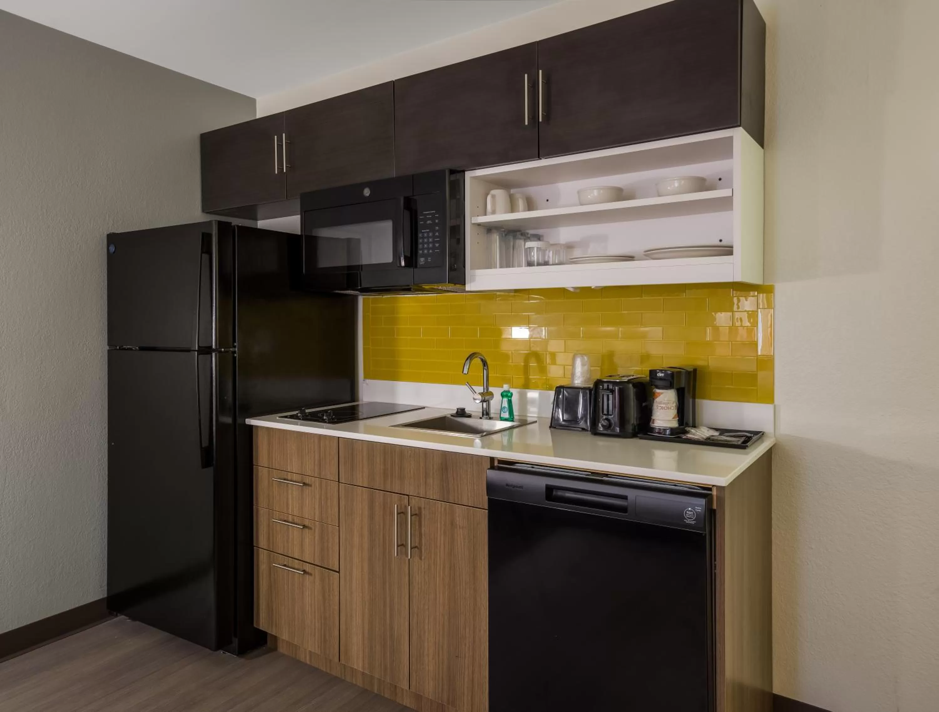 Kitchen or kitchenette in MainStay Suites Savannah Midtown