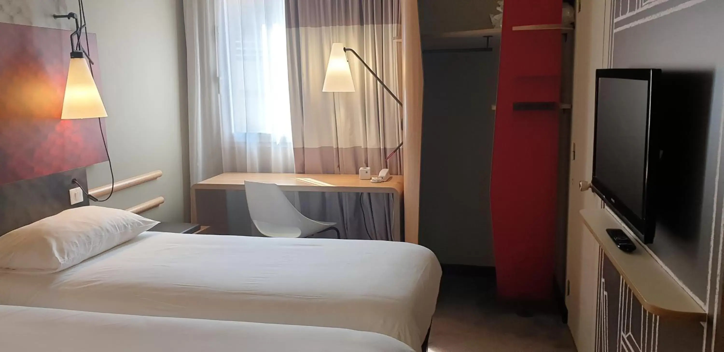 Photo of the whole room, Bed in ibis Epernay Centre Ville