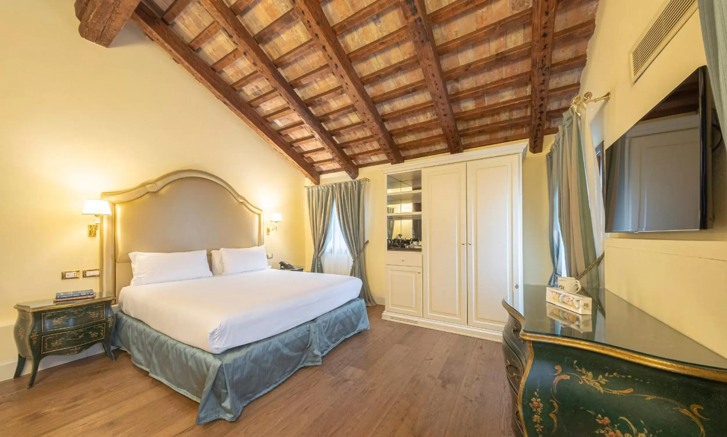 Bedroom, Bed in Hotel Villa Barbarich Venice Mestre