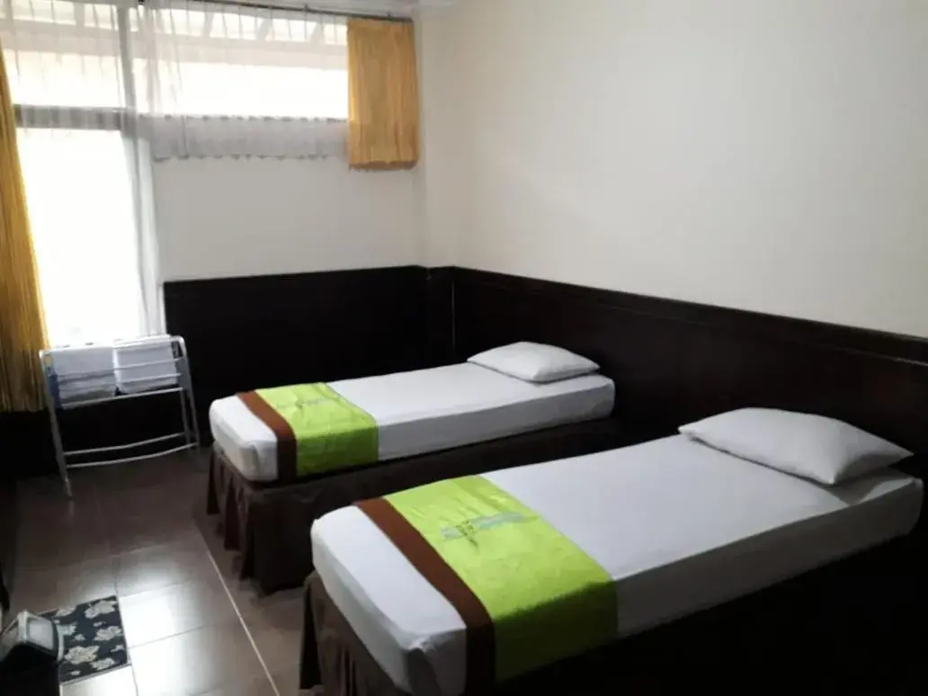 Bed in Hotel Bumi Makmur Indah Lembang