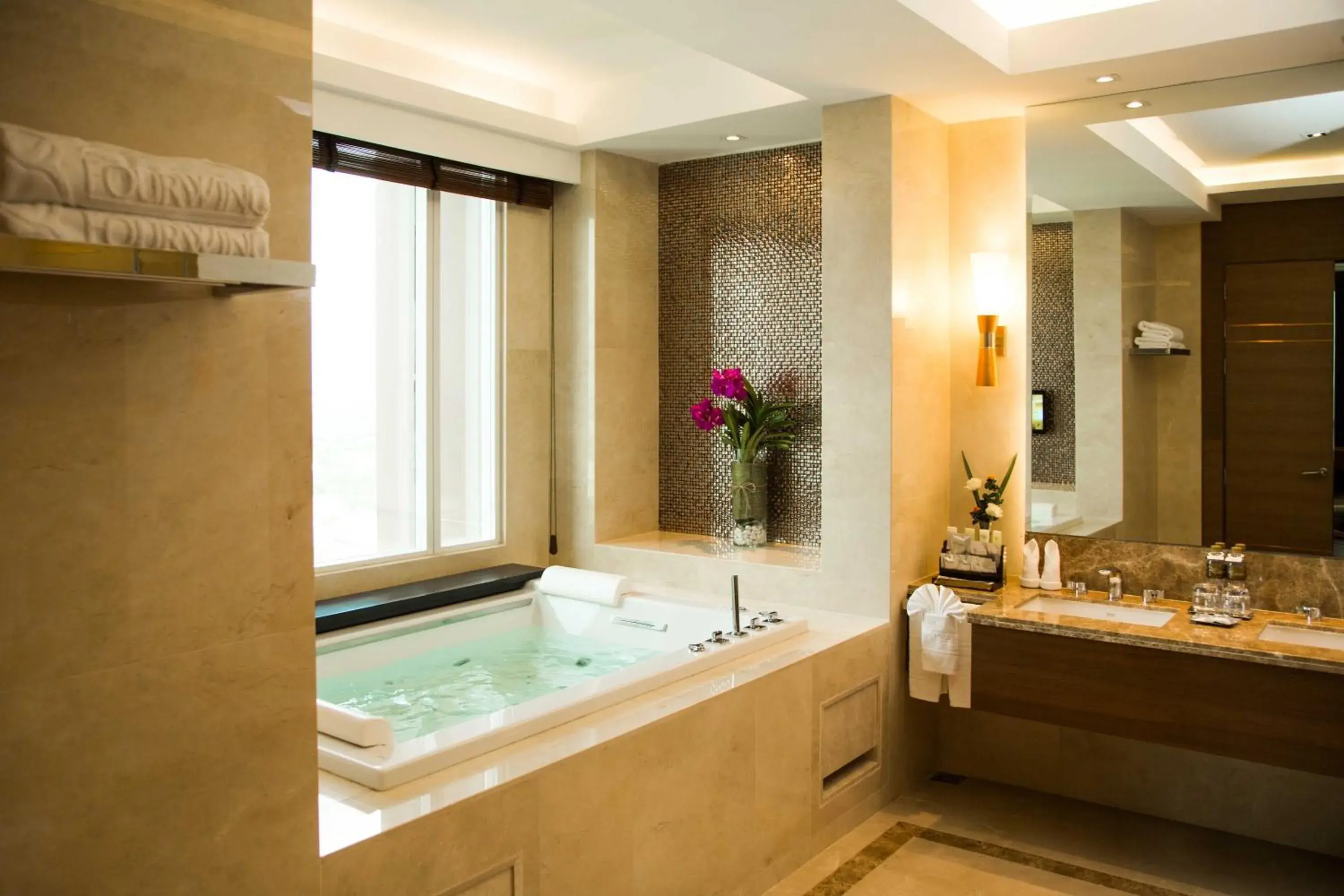 Shower, Bathroom in The Grand Fourwings Convention hotel (SHA Extra Plus)