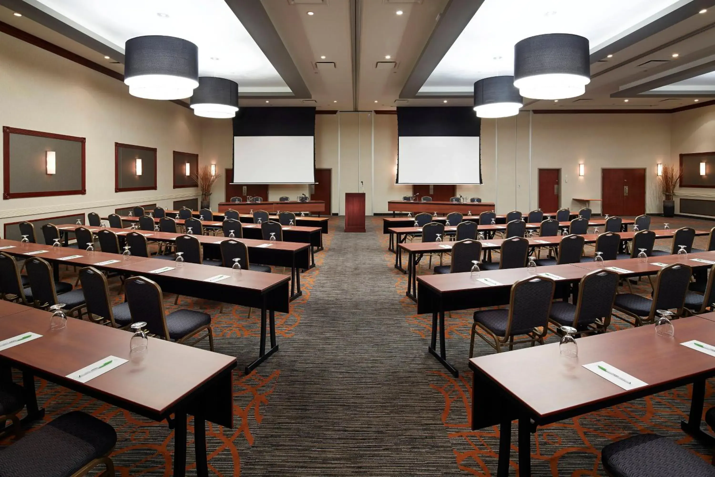Meeting/conference room in Courtyard by Marriott Montreal Airport