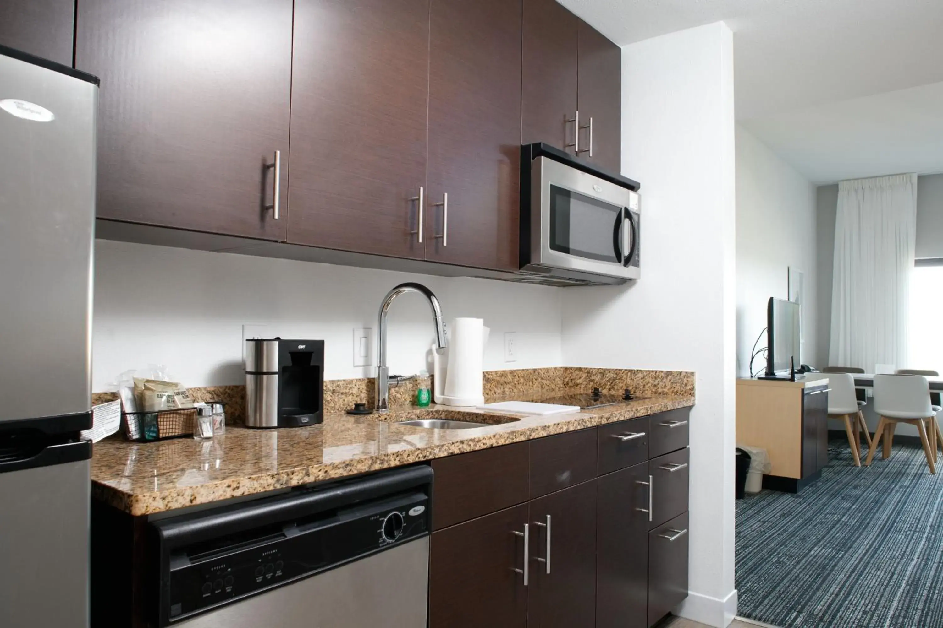 Bedroom, Kitchen/Kitchenette in TownePlace Suites by Marriott Savannah Airport