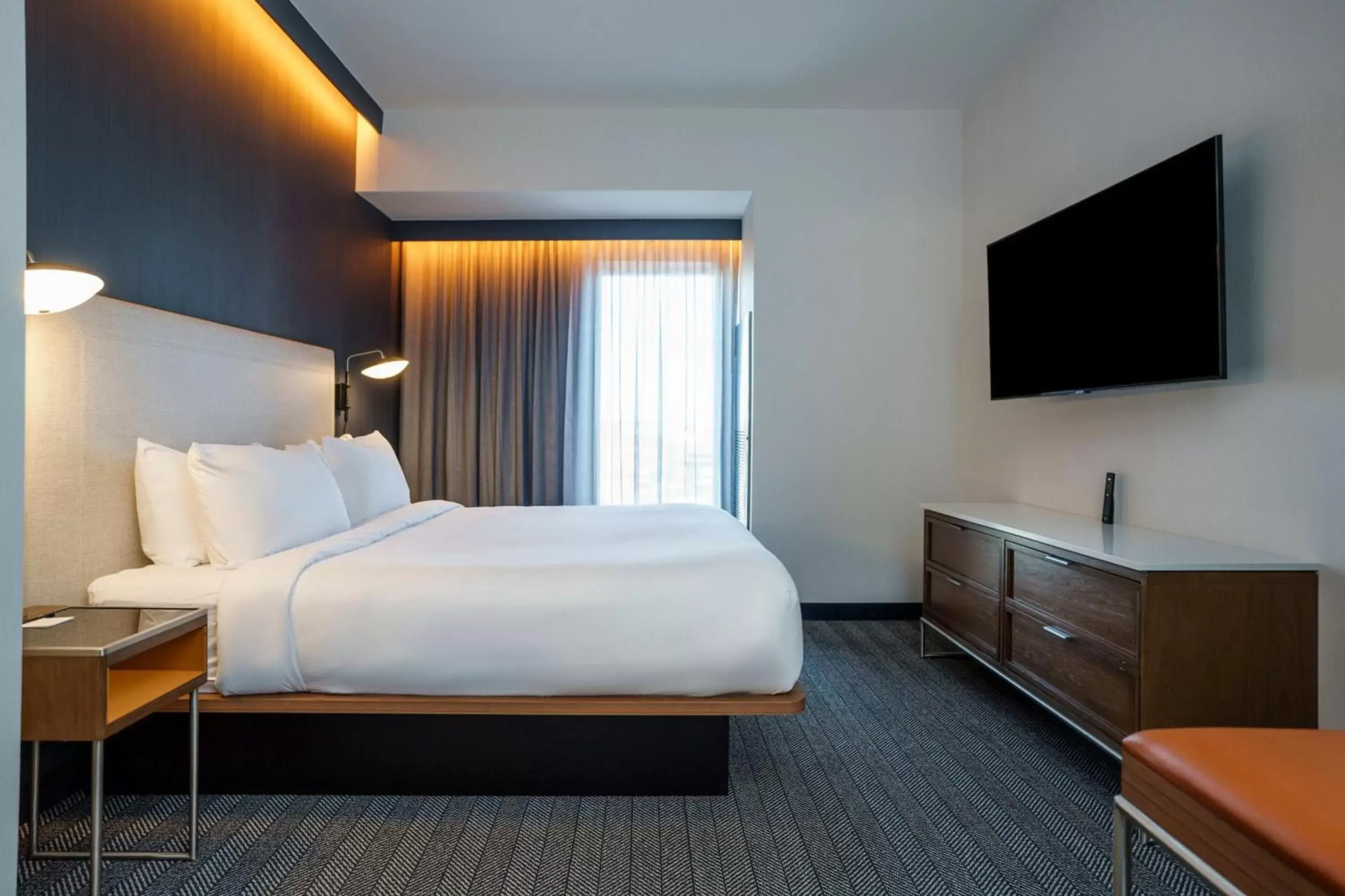 Bedroom, Bed in Courtyard by Marriott Indianapolis Fishers