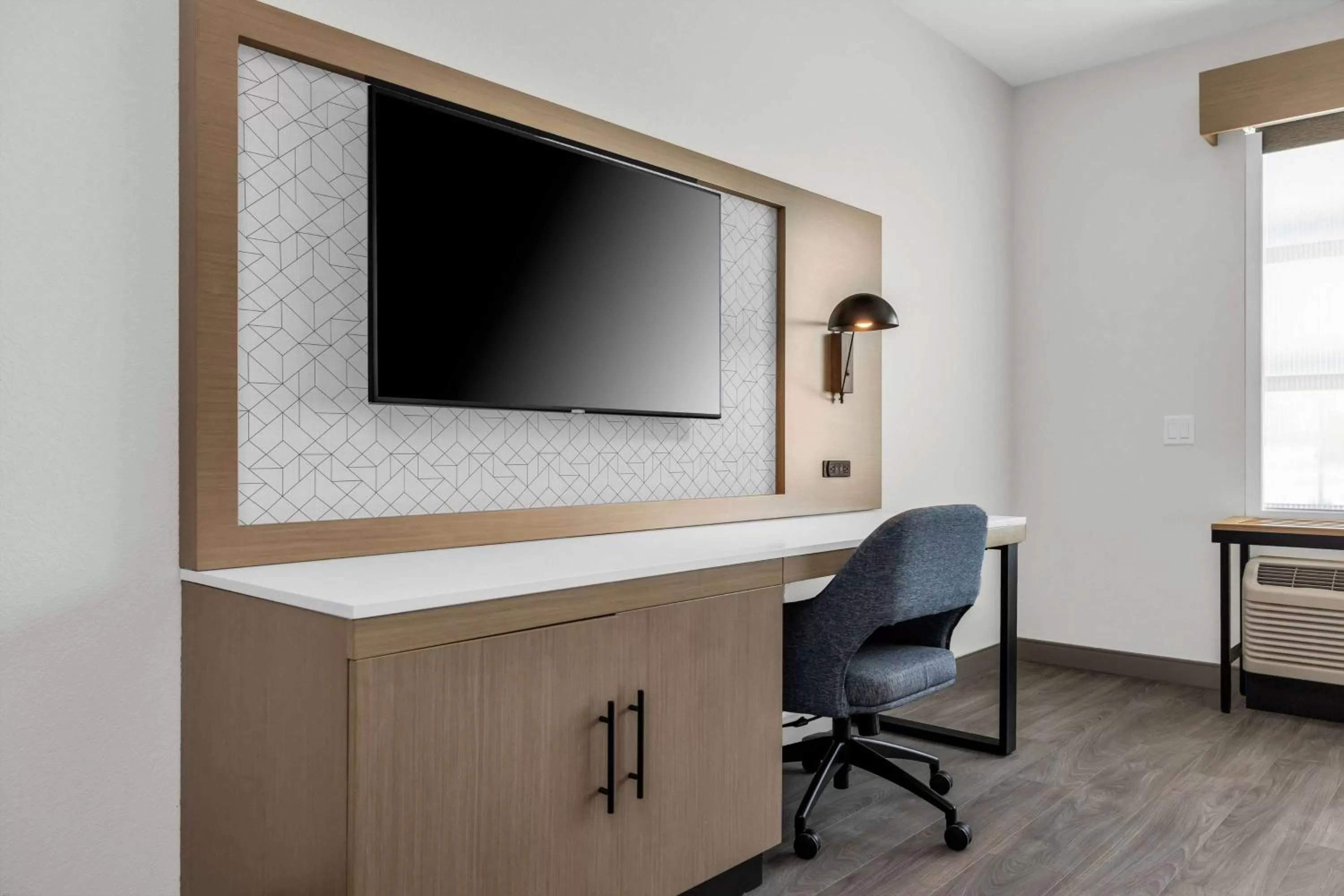 Photo of the whole room in La Quinta Inn & Suites by Wyndham San Jose Airport-Downtown