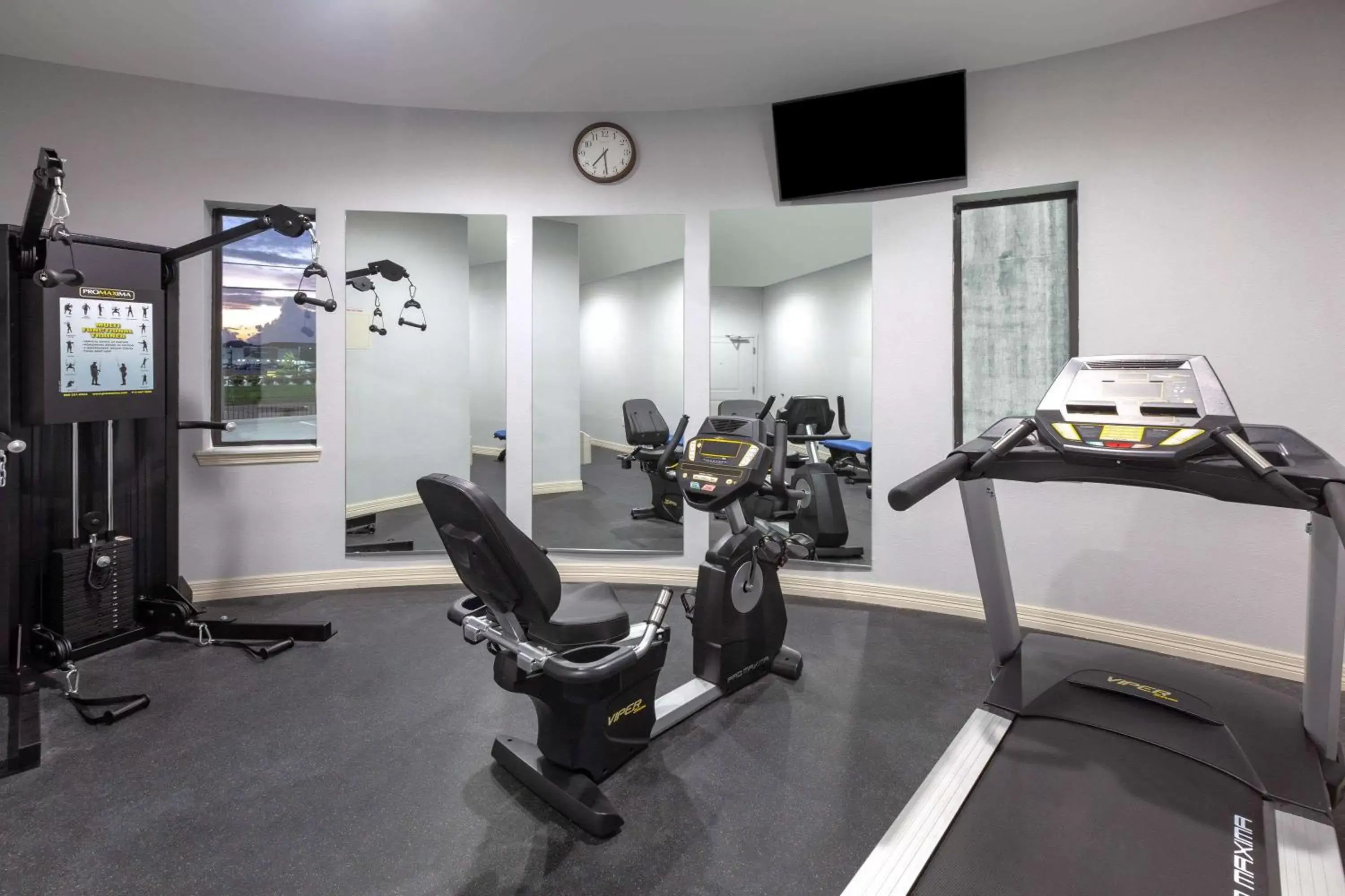 Fitness centre/facilities, Fitness Center/Facilities in Baymont by Wyndham Houston Hobby Airport