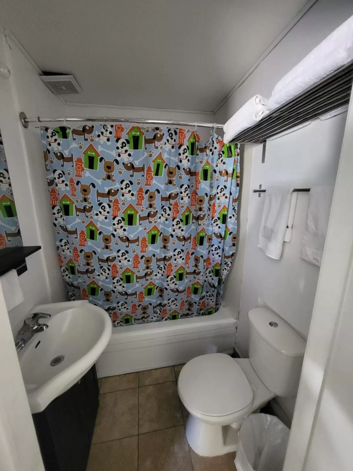 Bathroom in Night Inn Grand Forks