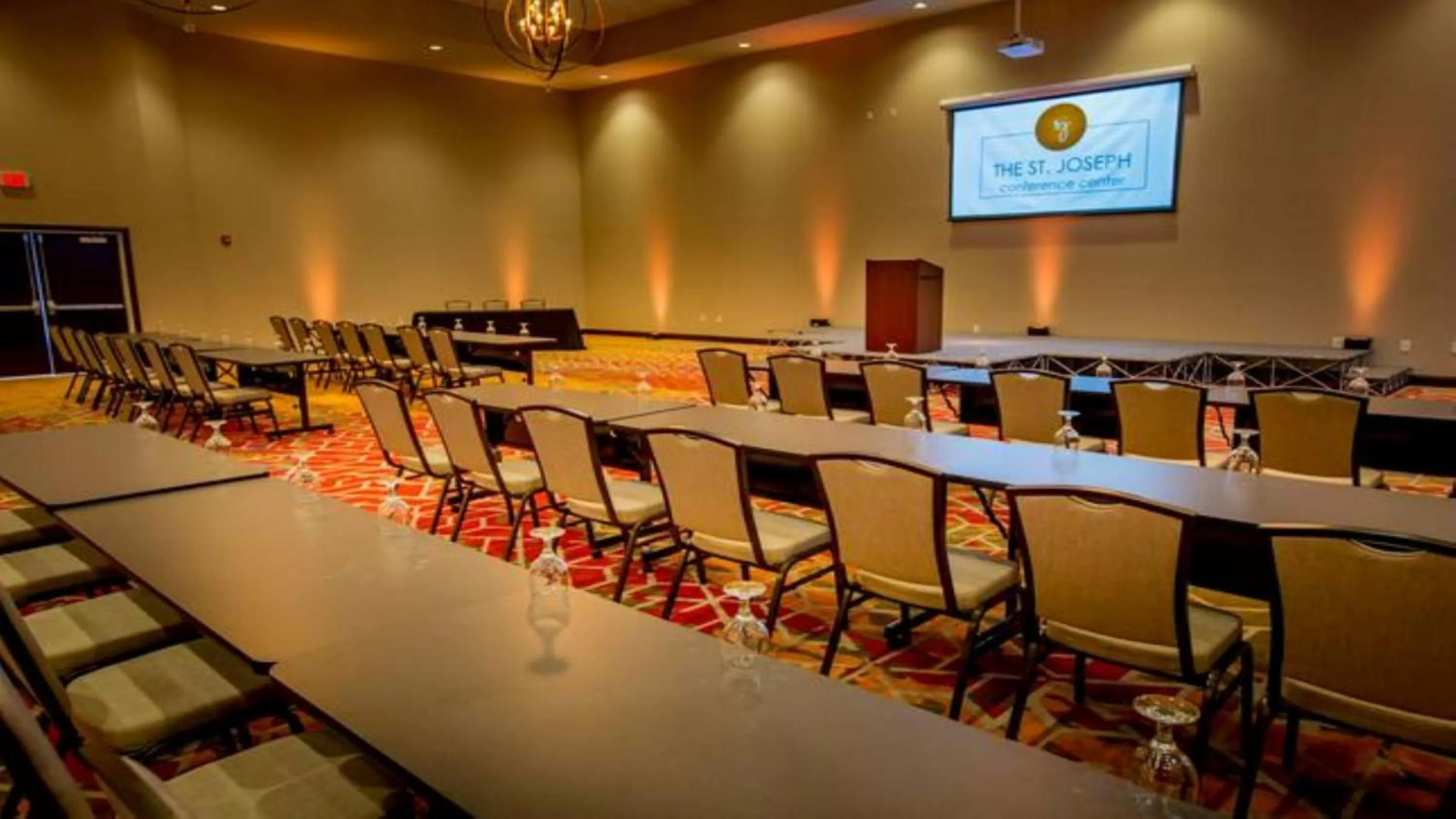 Meeting/conference room in Holiday Inn Mishawaka by IHG