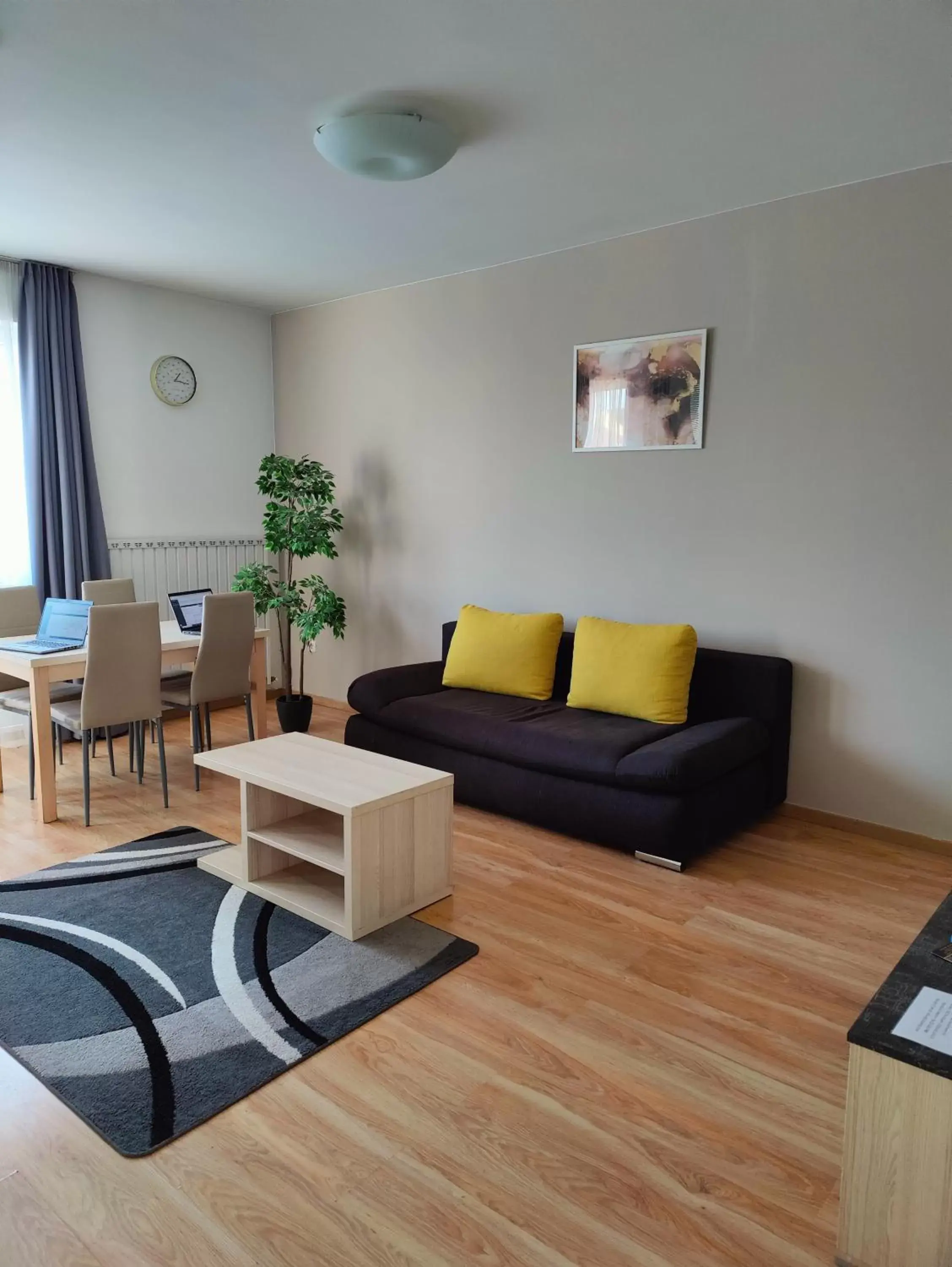 Living room, Seating Area in Corvin Plaza Apartments & Suites